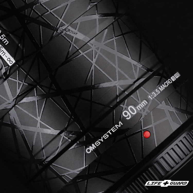 OM SYSTEM M.ZD ED 90mm F3.5 貼膜質感特寫，LIFE+GUARD 設計風格