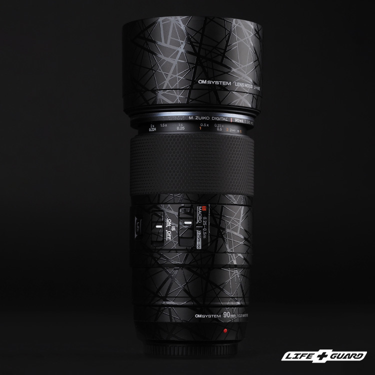 OM SYSTEM M.ZD ED 90mm F3.5 貼膜質感特寫，LIFE+GUARD 設計風格
