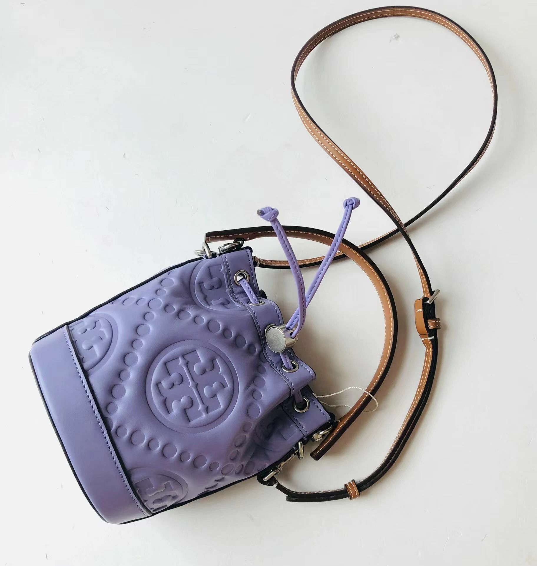 TORY BURCH 迷你漆皮束口水桶包