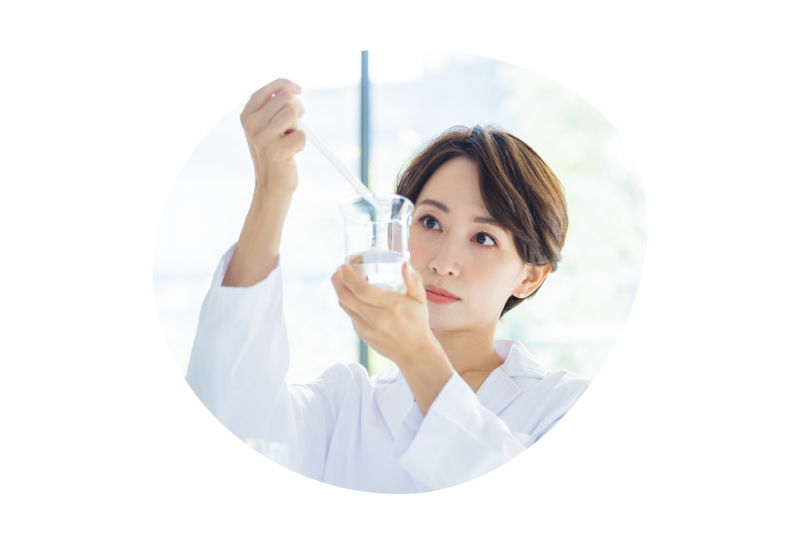 以照顧家人的心出發，歷經兩年研發時間，找尋健康、品質優良的雞隻滴煉「日月養生滴」每一步為消費者的健康、安全、細心把關，呵護每一個家庭的健康與美。