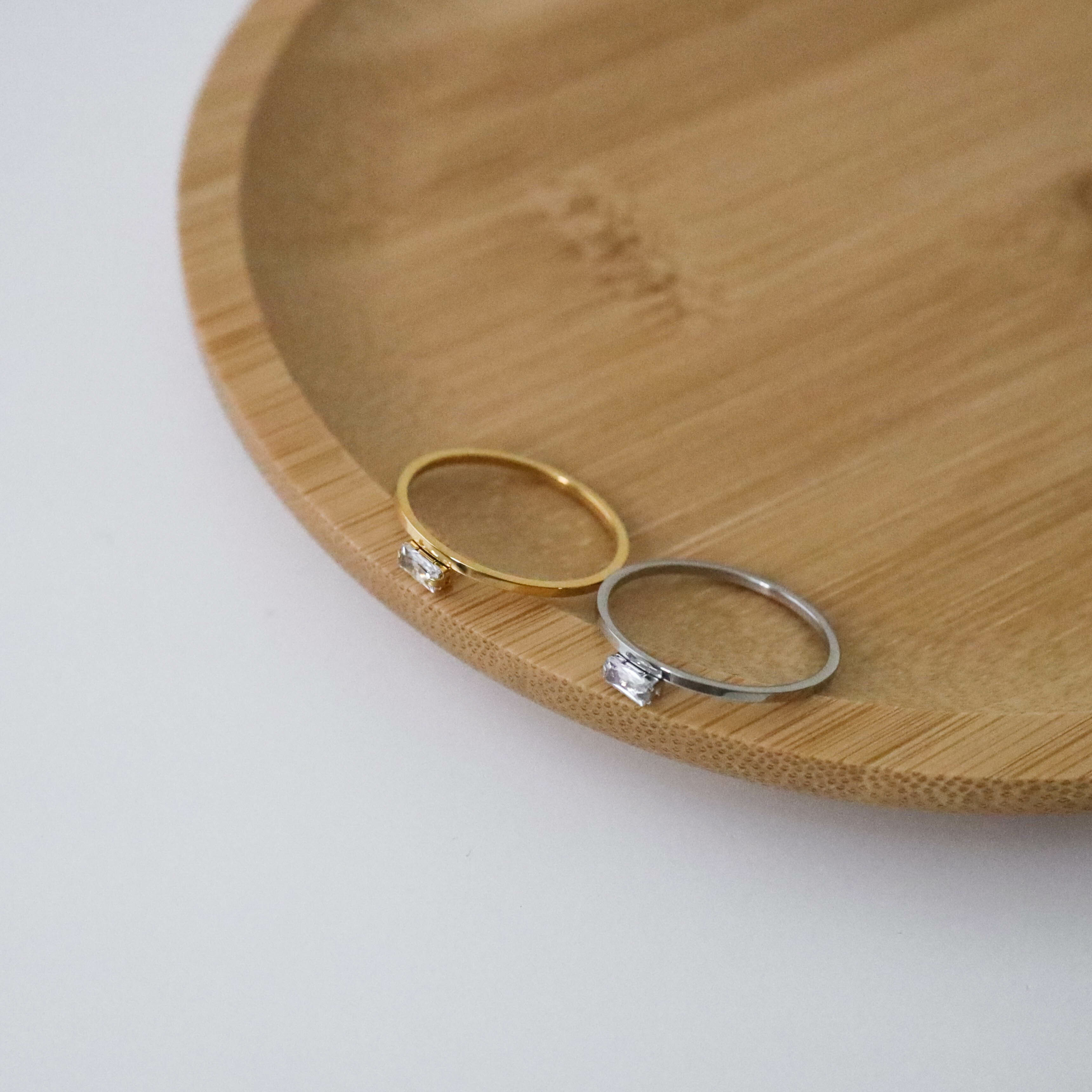 不怕水兩色方鑽細線鋼戒