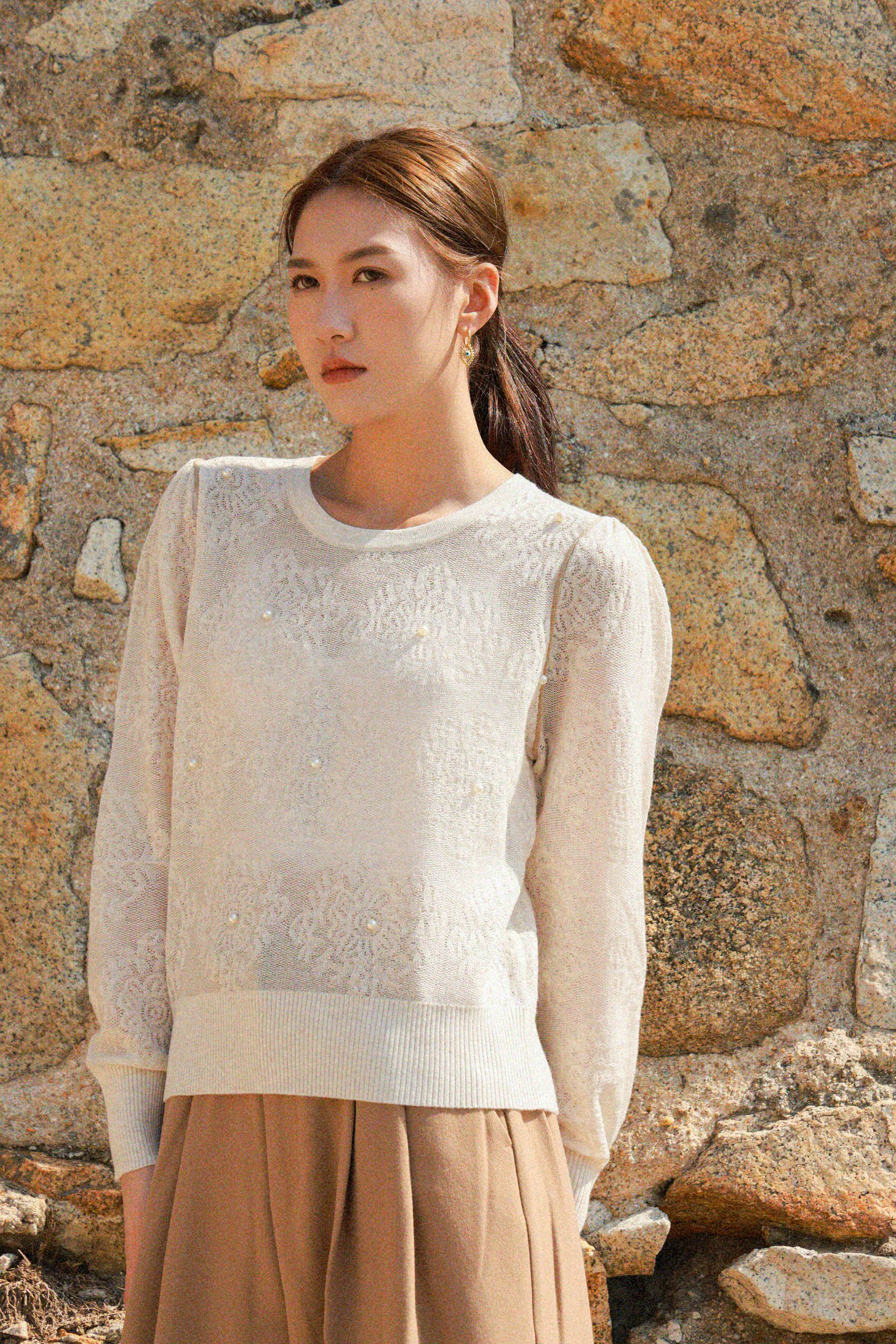 古典花釘珠針織上衣（現貨款式）