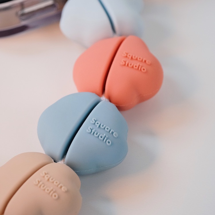 背面也有精緻的 Square Studio !