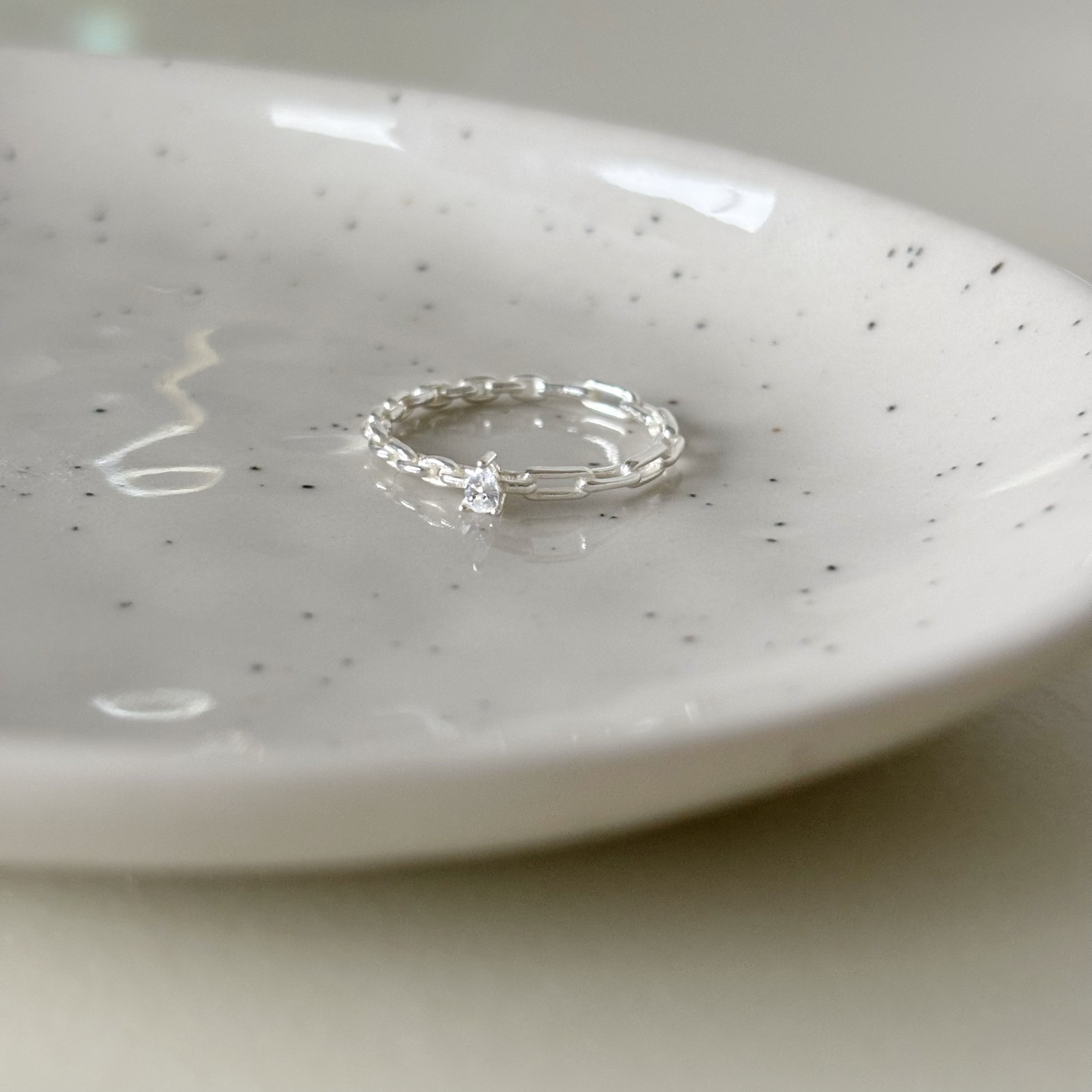 三爪水滴鋯石不對稱鎖鍊戒指