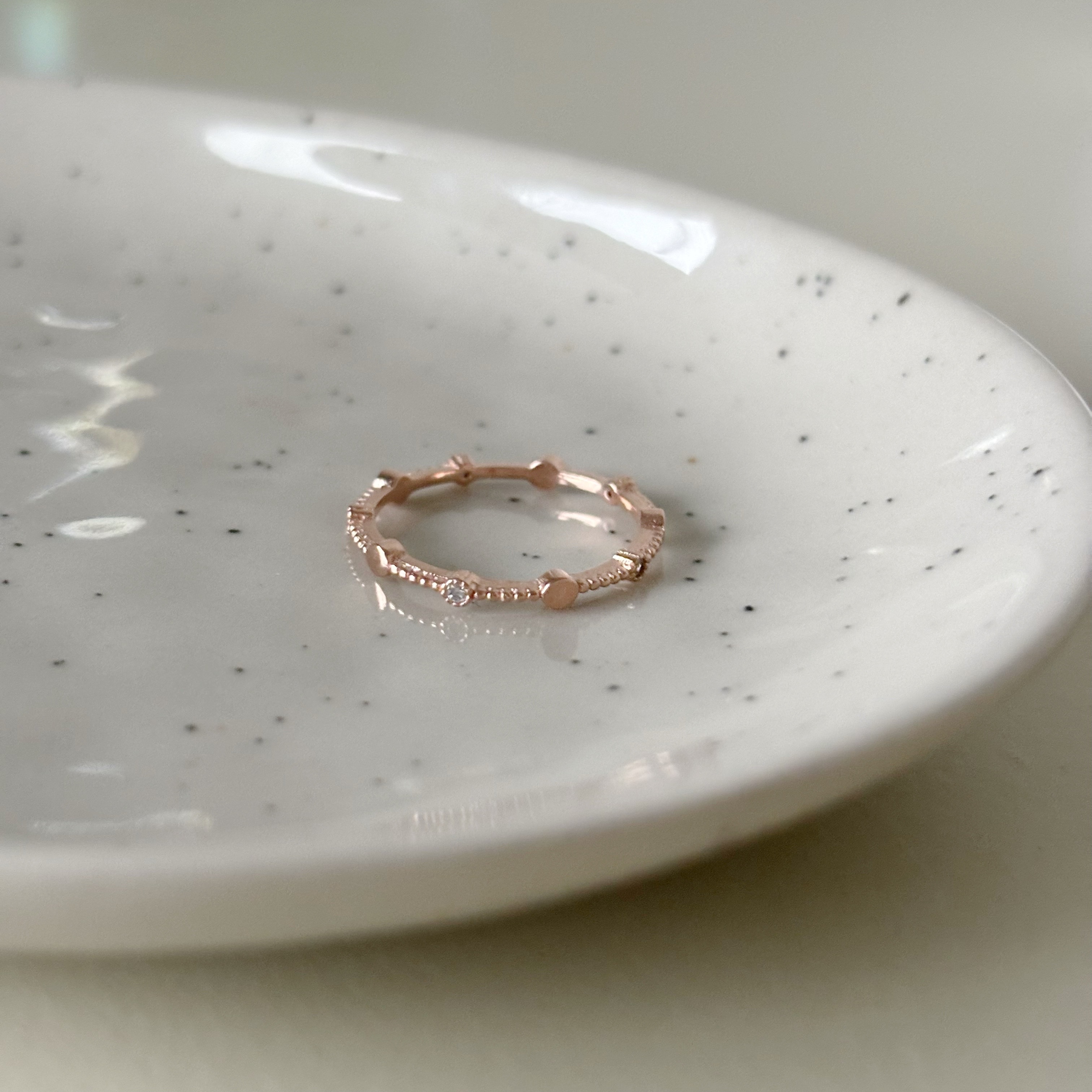 滾珠小圓片鋯石戒指