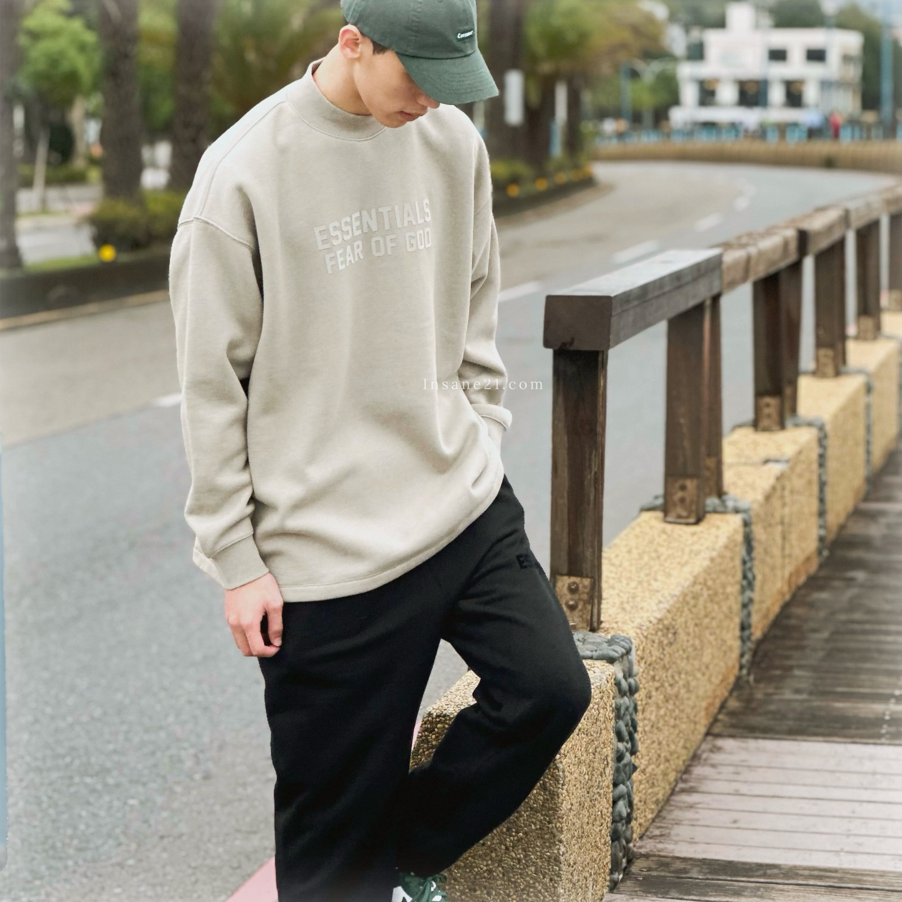 ESSENTIALS x FEAR OF GOD 聯名 大LOGO 小高領 大學Ｔ 奶茶