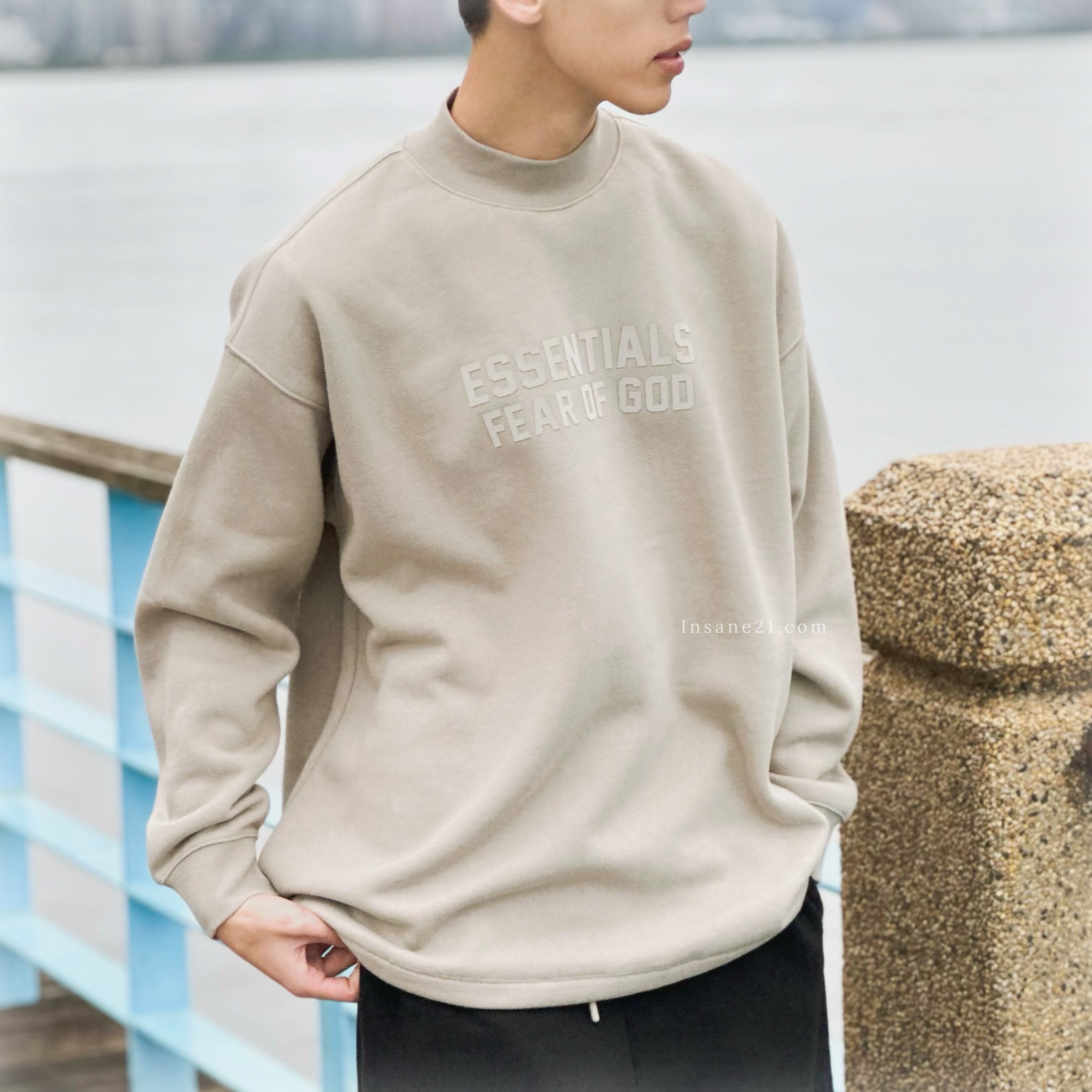 ESSENTIALS x FEAR OF GOD 聯名 大LOGO 小高領 大學Ｔ 奶茶