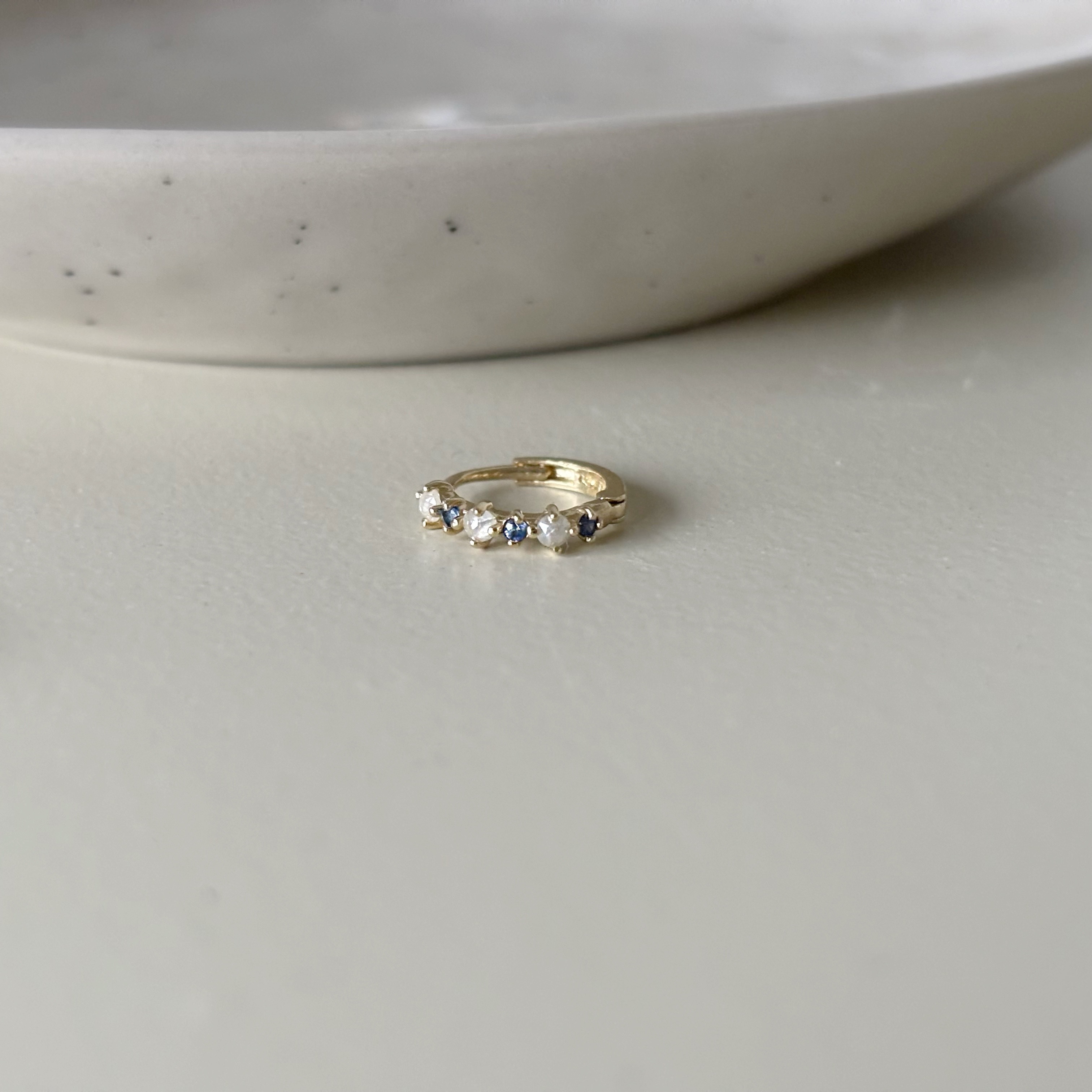 14k半圈灰鑽藍寶耳圈