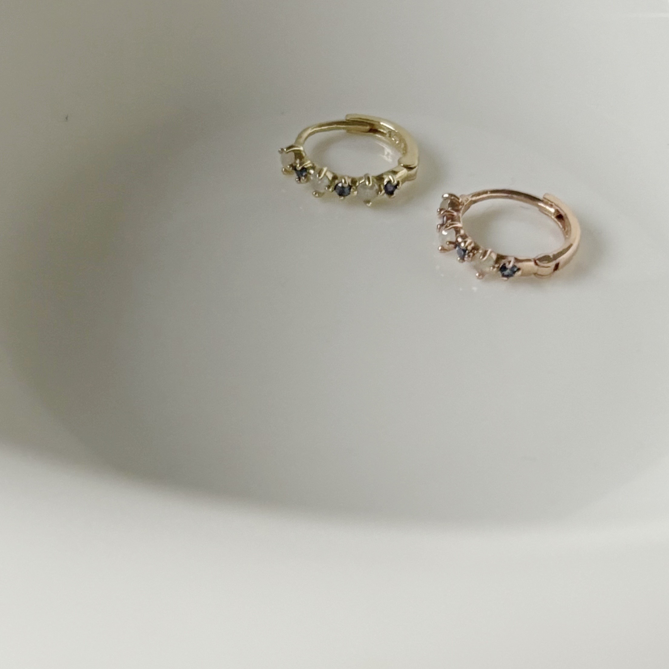 14k半圈灰鑽藍寶耳圈