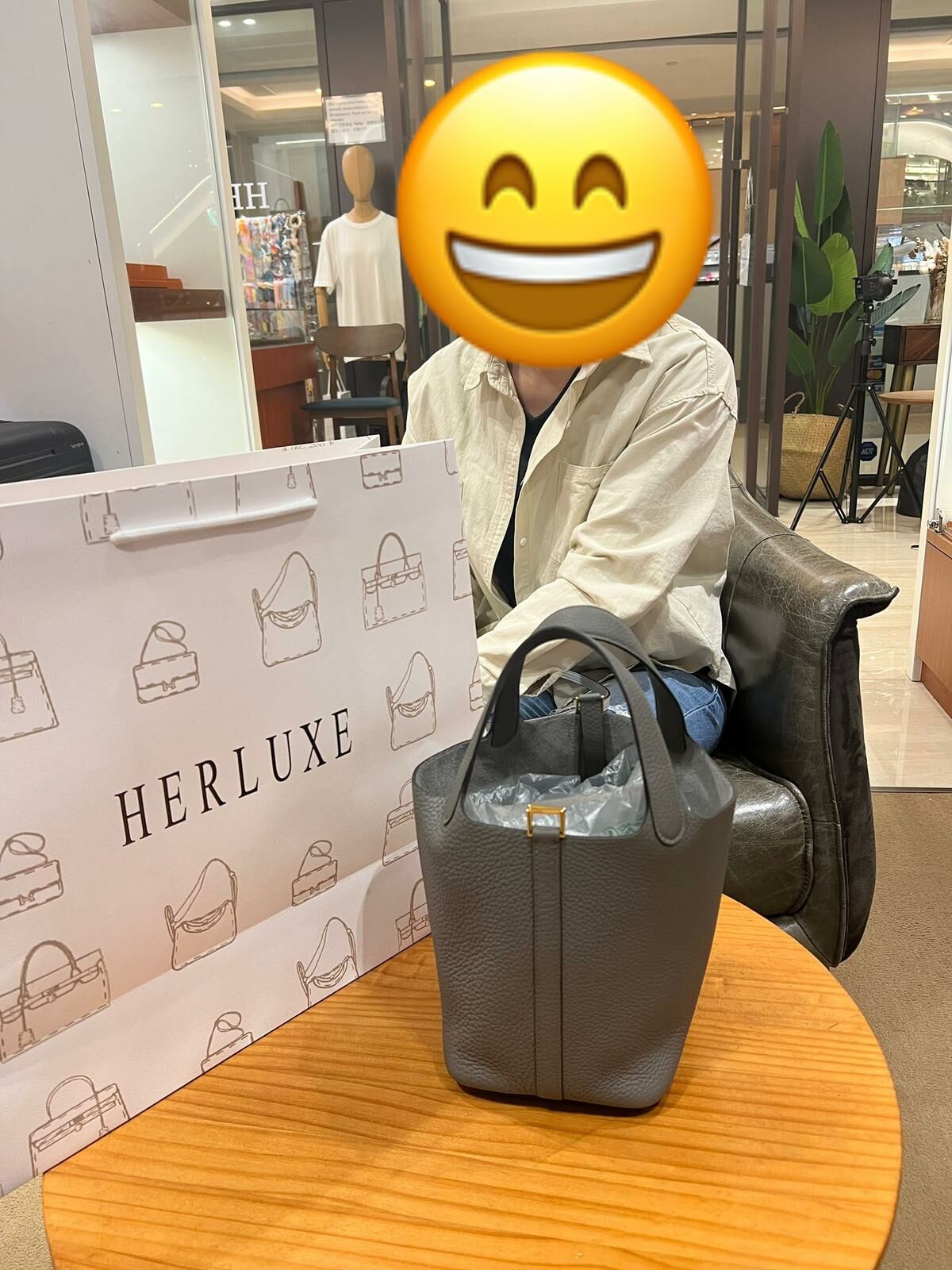 【 感謝支持 】爽快靚靚來pick up P18積雨雲灰金扣🎉  靚靚大讚HERLUXE所有野都好好👍🏻 多謝你嘅支持與信任🫶💪