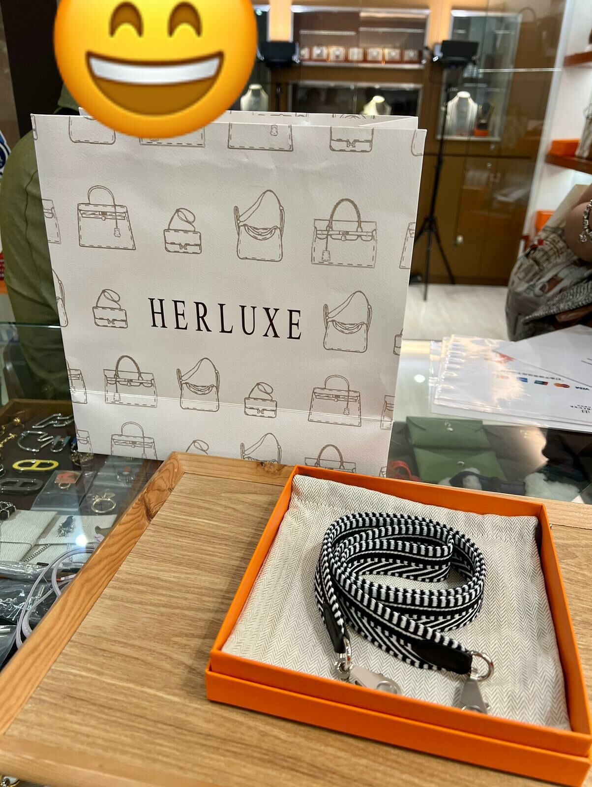 【 感謝支持 】遊客靚靚來shopping🛍 靚靚好開心可以買到呢條搵咗好耐都無嘅肩帶🤩 又是一次開心滿足嘅購物體驗☺️ 多謝你嘅支持🫶