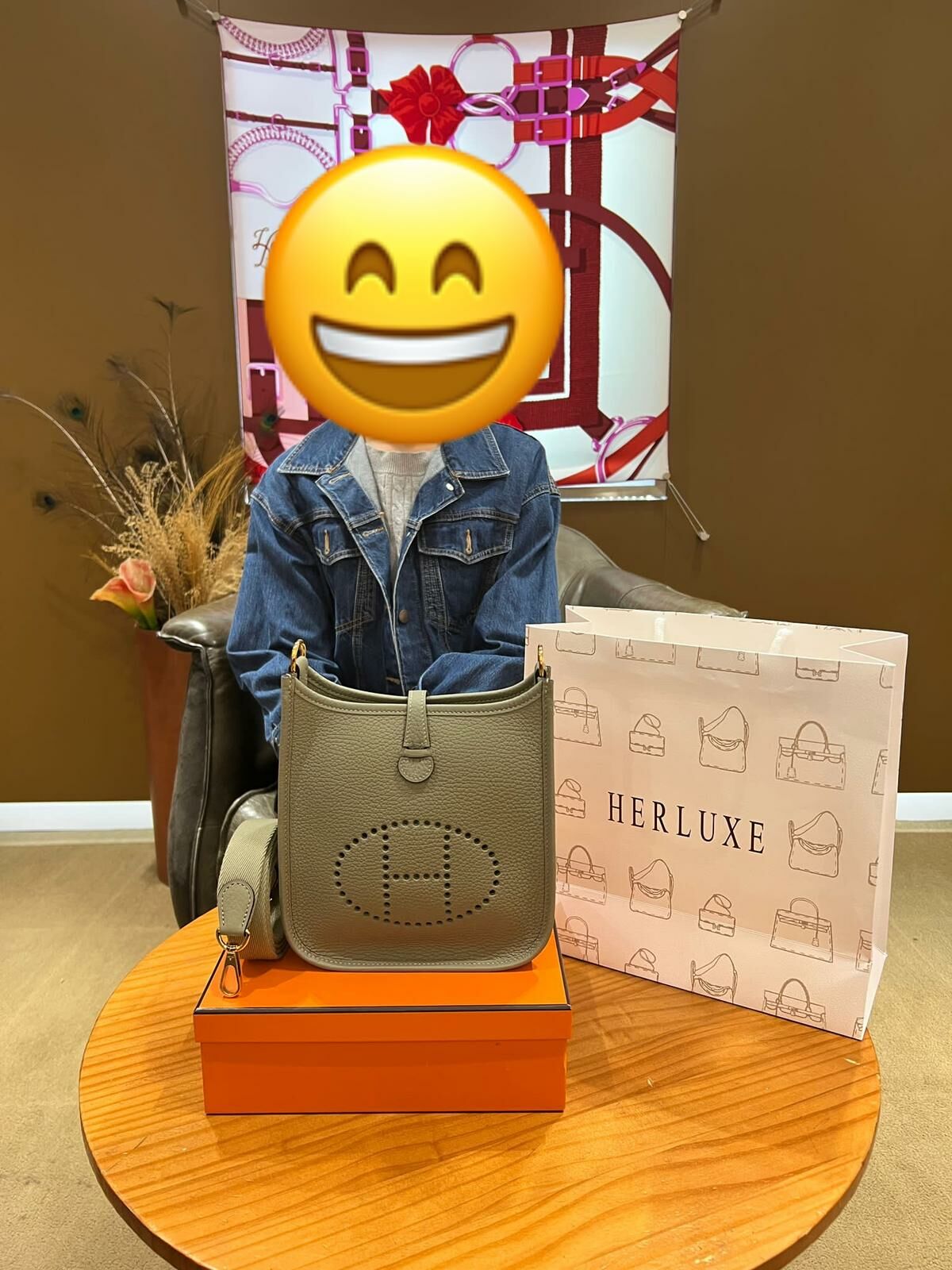 【 感謝支持 】爽快靚靚來pick up mini E鼠尾草綠金扣🎉 靚靚大讚HERLUXE職員好有耐性😍 對實物非常滿意💞 多謝你嘅支持與信任🫶