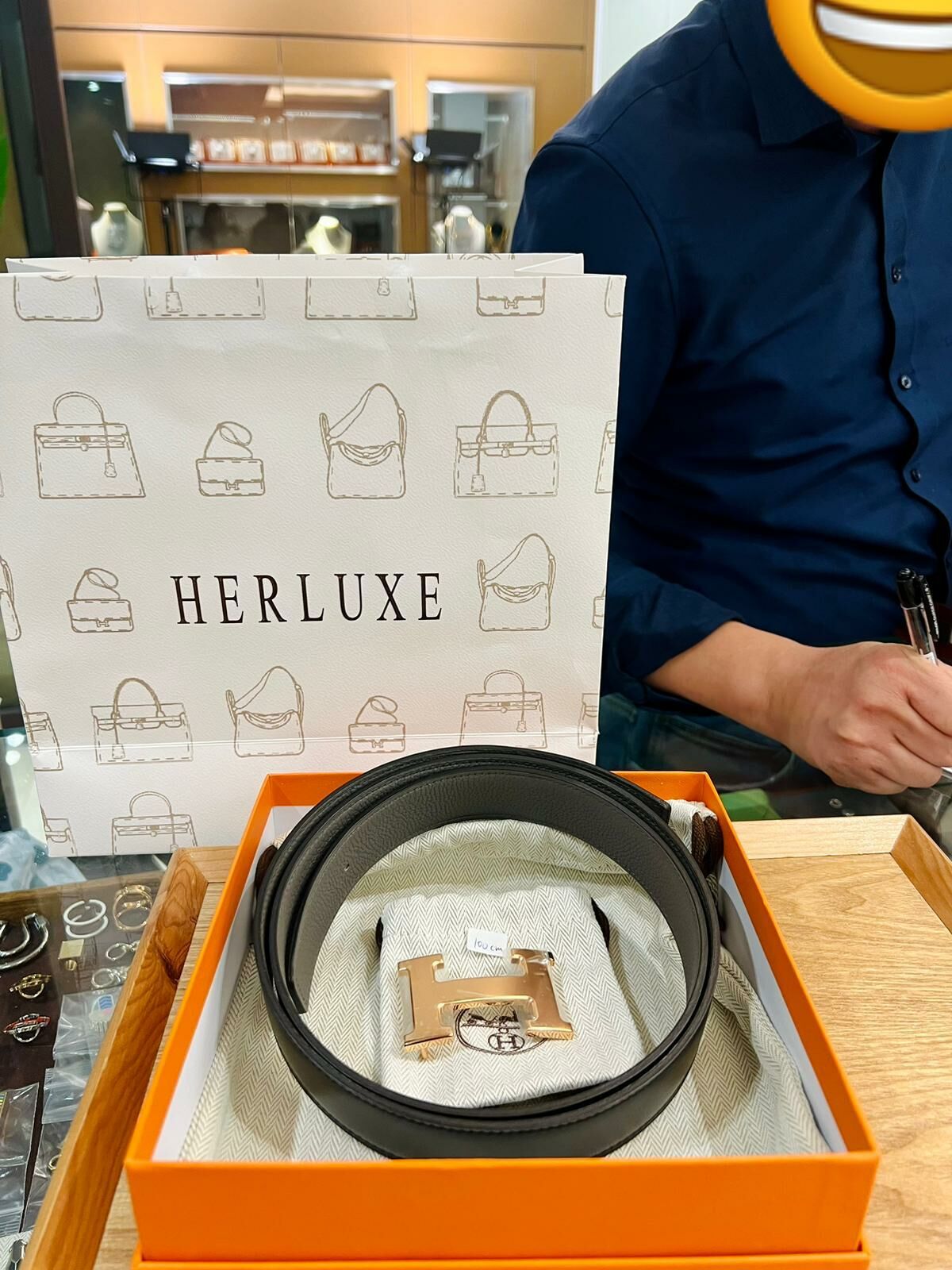 【 感謝支持 】遊客先生來shopping🎉 揀咗條belt☺️ 購物過程十分愉快💞 多謝你嘅支持🫶