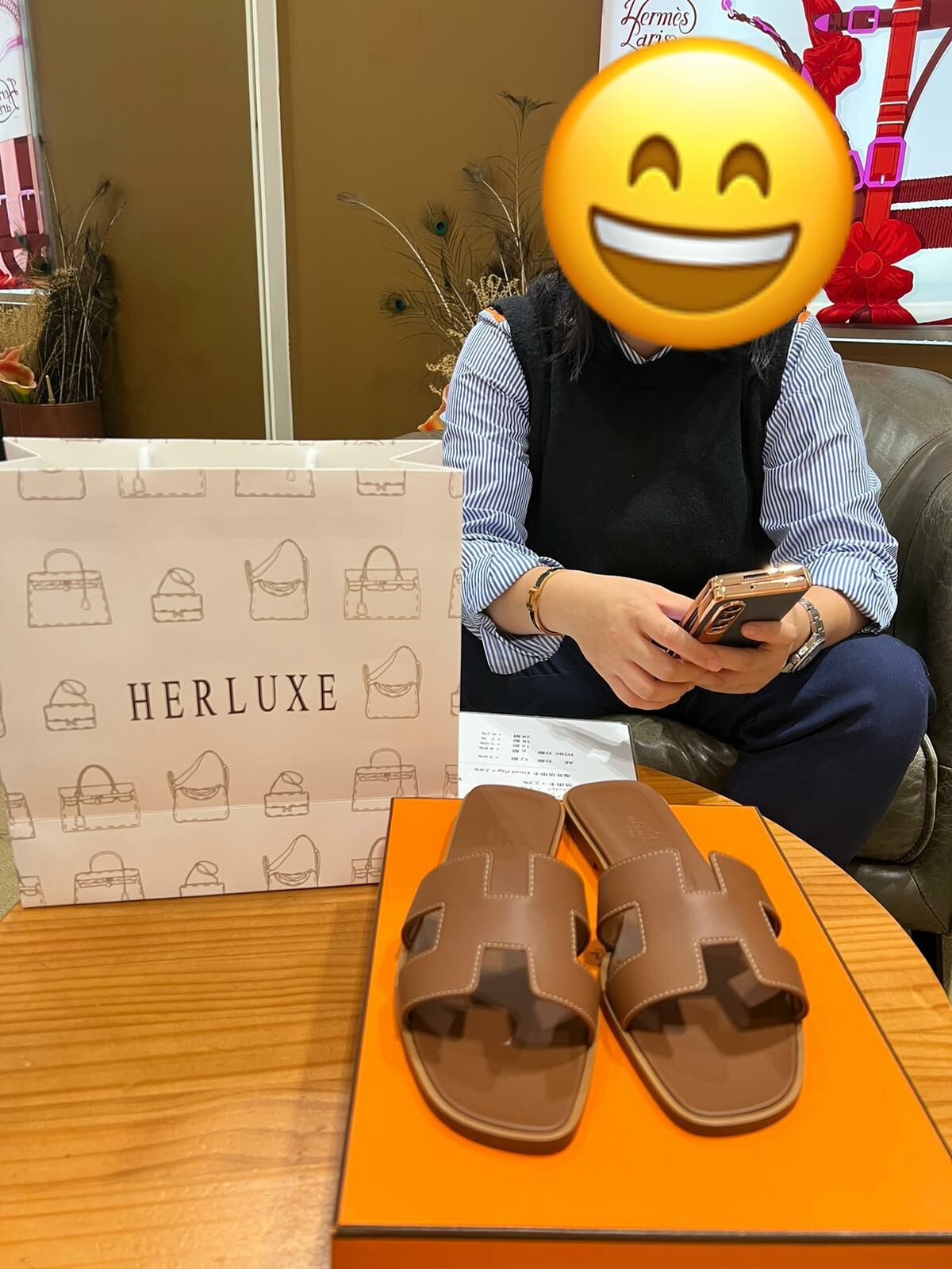 【 感謝支持 】爽快靚靚到店揀咗oran拖鞋🥳 係送比自己嘅禮物🎁  靚靚喜歡HERLUXE嘅服務態度💕 一直有留意我哋嘅新資訊📩 多謝你嘅支持🫶