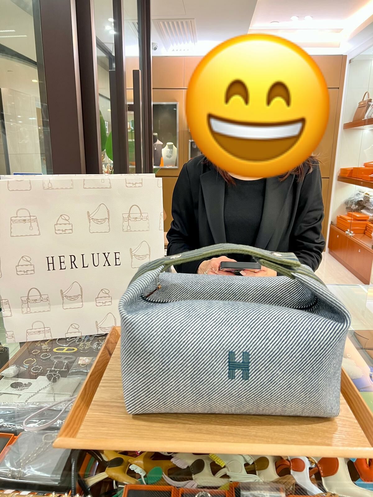 【 感謝支持 】爽快靚靚來pick up飯盒包🎉 一見愛上呢個實物💗 靚靚喜歡HERLUXE貨品多樣 選擇多👏  多謝你嘅支持🫶