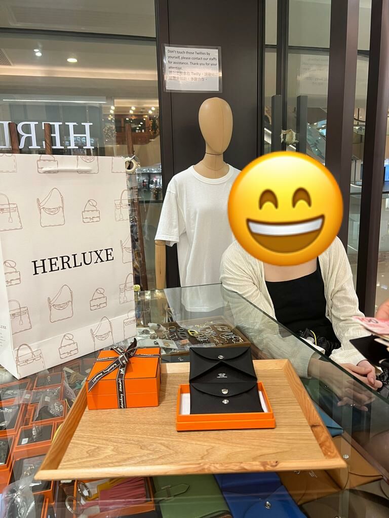 【 感謝支持 】愛妻號先生同太太到店訂咗lindy mini黑金🖤🔑 太太揀咗豬鼻頸鏈⛓上身效果非常適合💗 即買即戴👍🏻 先生睇中卡包💳 亦爽快埋單一起帶走🤩 多謝你嘅支持與信任🫶💪