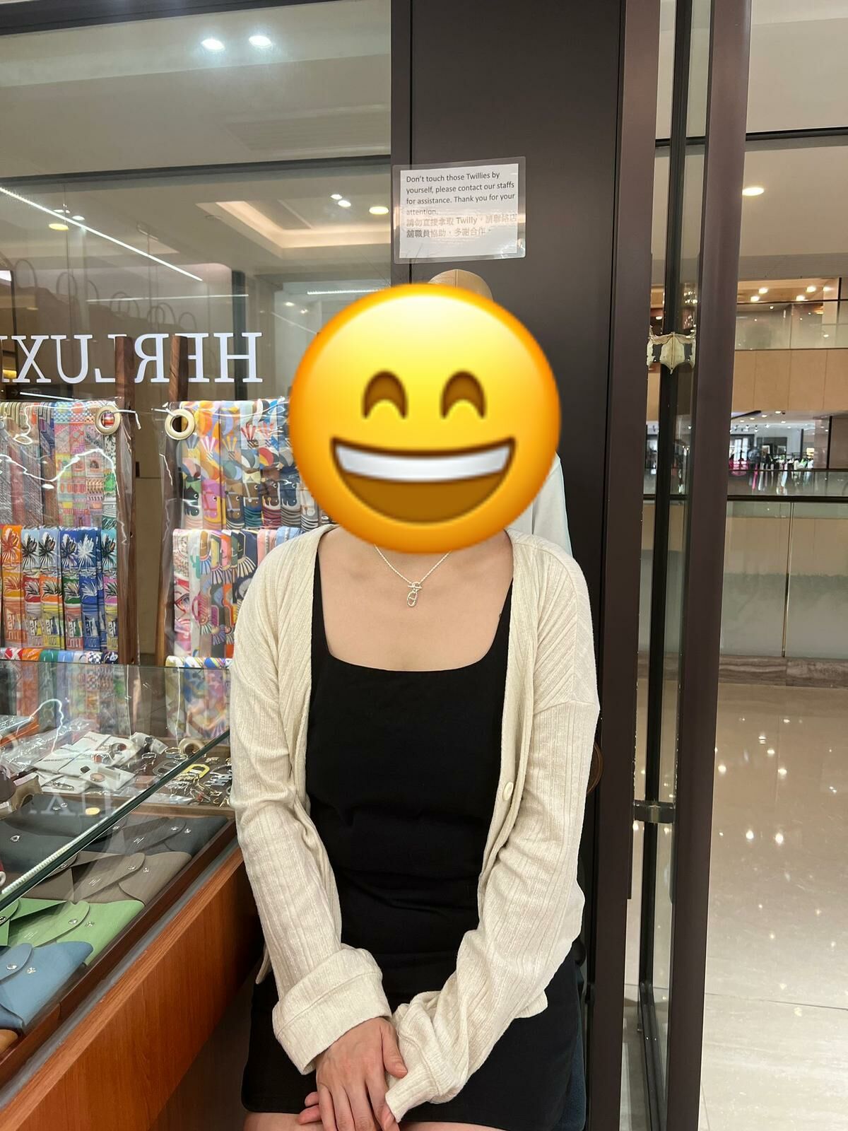 【 感謝支持 】愛妻號先生同太太到店訂咗lindy mini黑金🖤🔑 太太揀咗豬鼻頸鏈⛓上身效果非常適合💗 即買即戴👍🏻 先生睇中卡包💳 亦爽快埋單一起帶走🤩 多謝你嘅支持與信任🫶💪