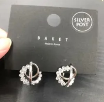 [S] BAKET CRYSTAL INTERLOCKING SILVER EARRING, SBK19 (SBK19)