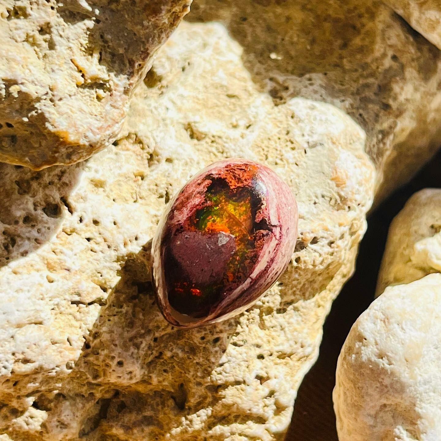 [原石] 墨西哥火蛋白石 礫背蛋白石