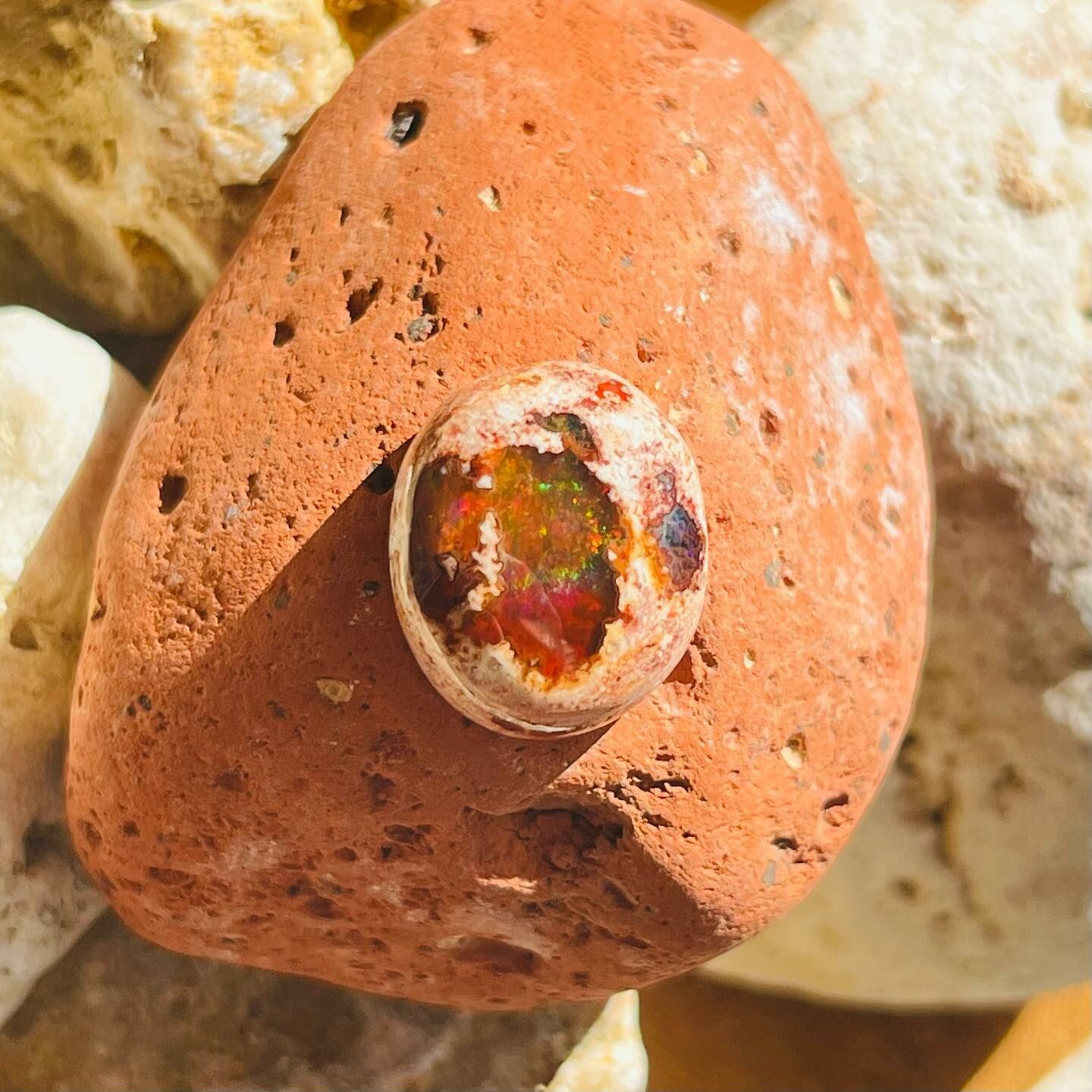 [原石] 墨西哥火蛋白石