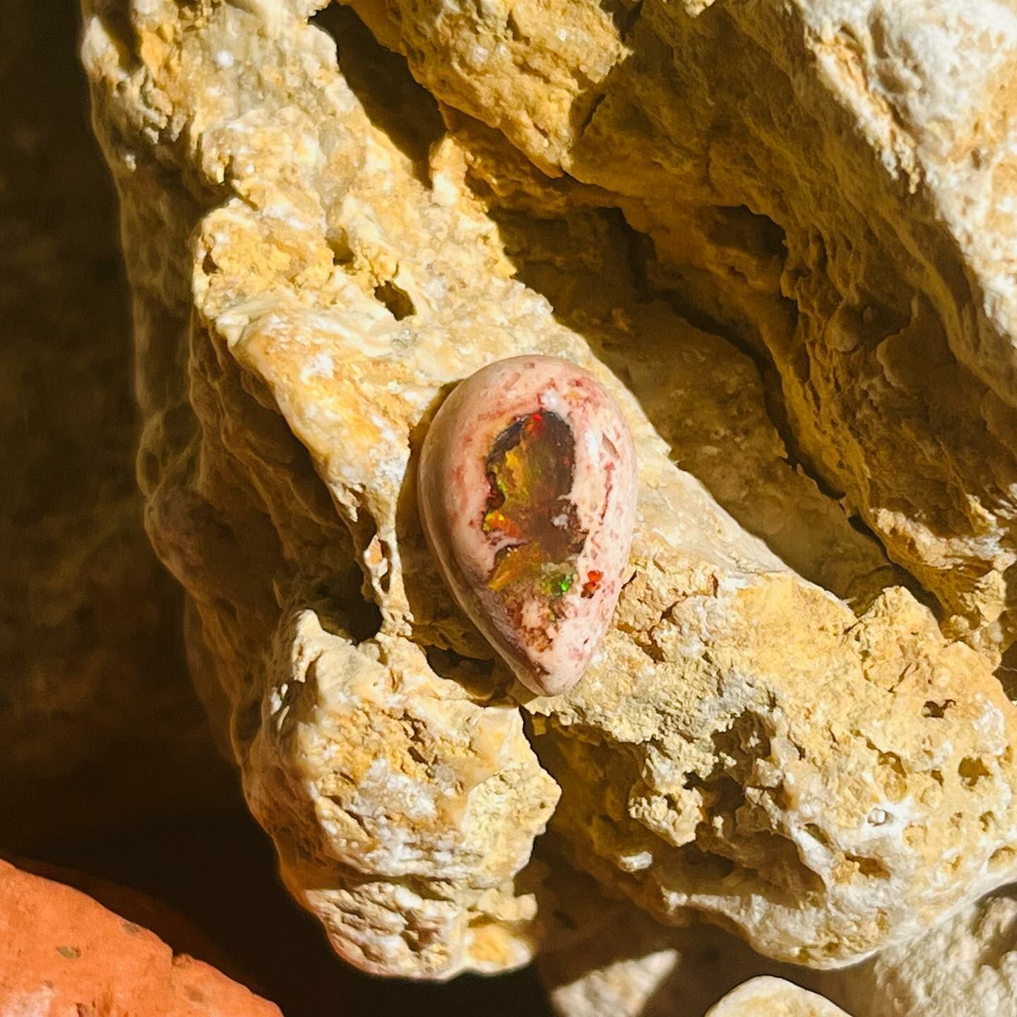 [原石] 墨西哥火蛋白石