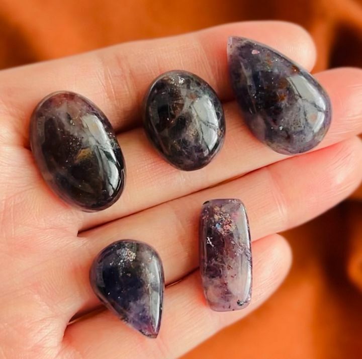 [原石] 血滴菫青石