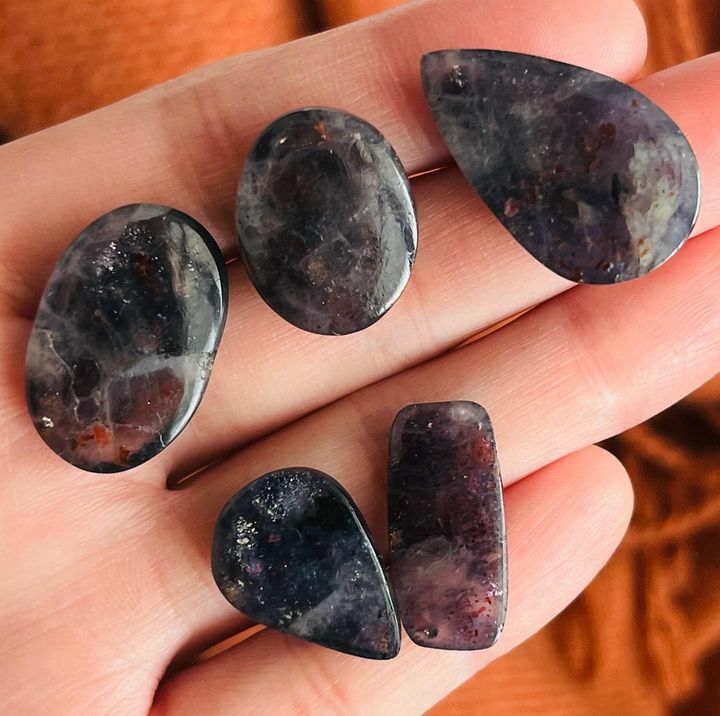 [原石] 血滴菫青石