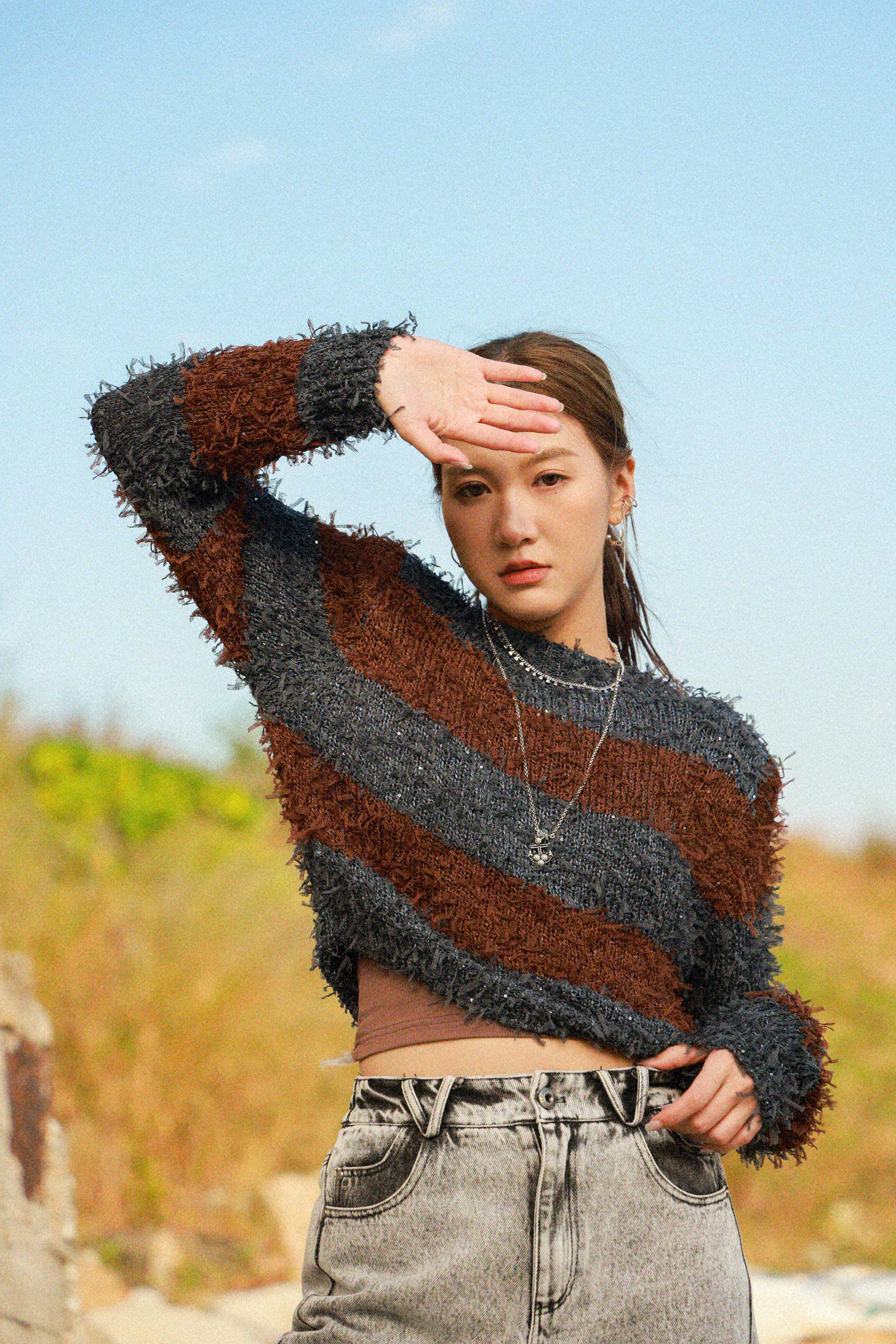 網布蘇蘇線混珠片橫間針織上衣（現貨款式）