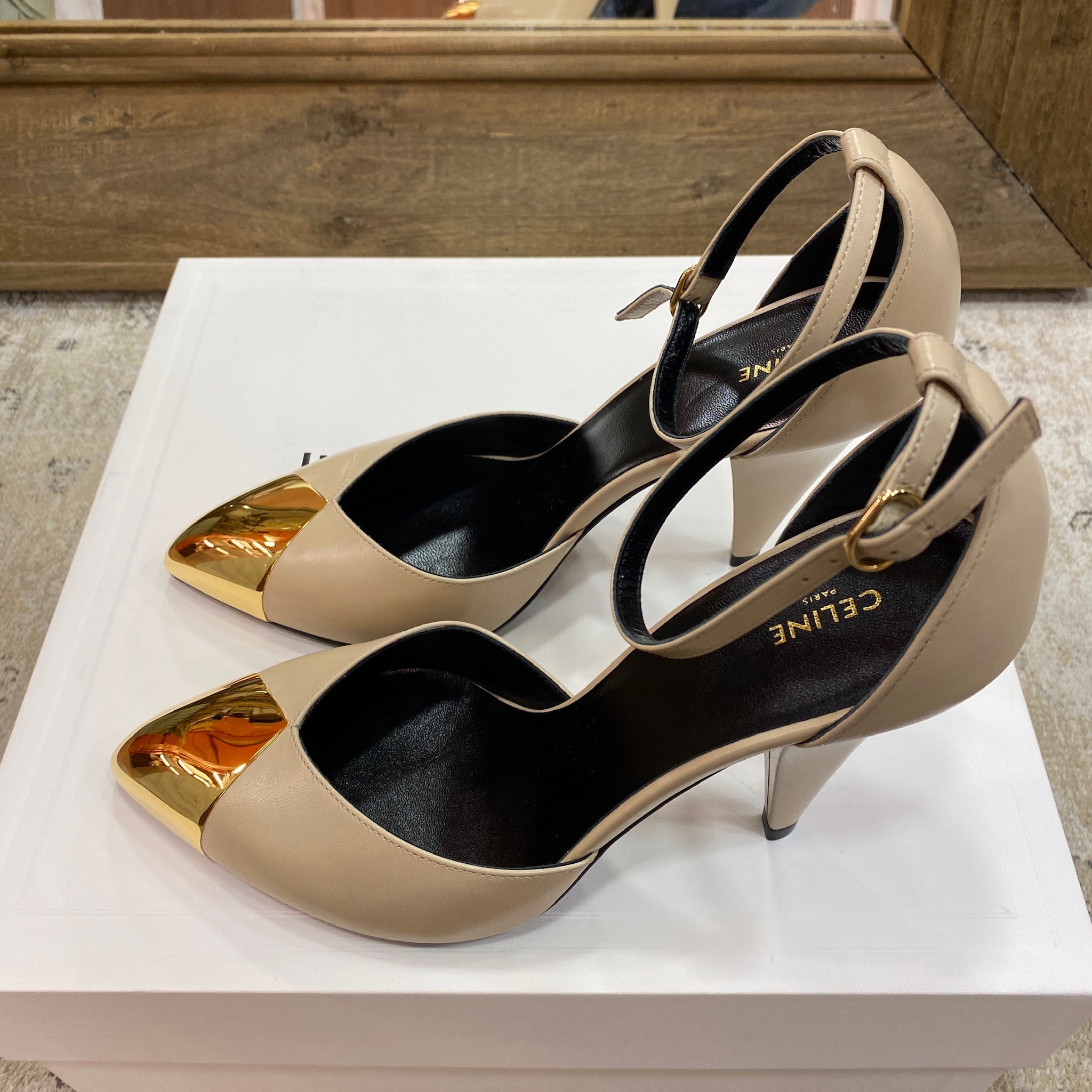 Unused] Celine heels 38.5 beige/ black