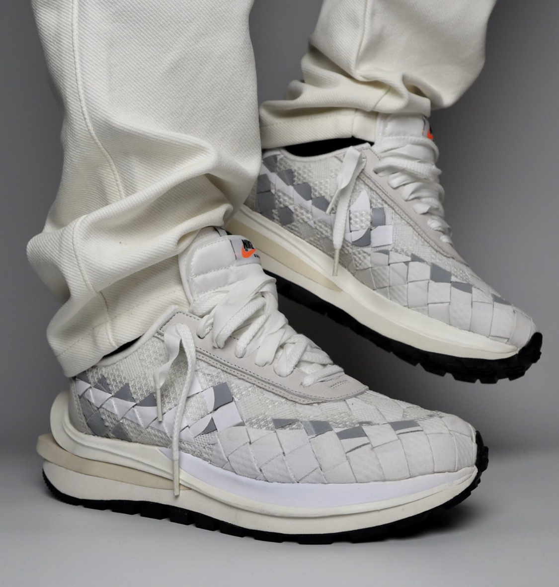 【APAIR】預購 Sacai x jean Paul Gaultier x Nike Vaporwaffle  灰白 彩色 兩款 DR5209-100 DR5209-300