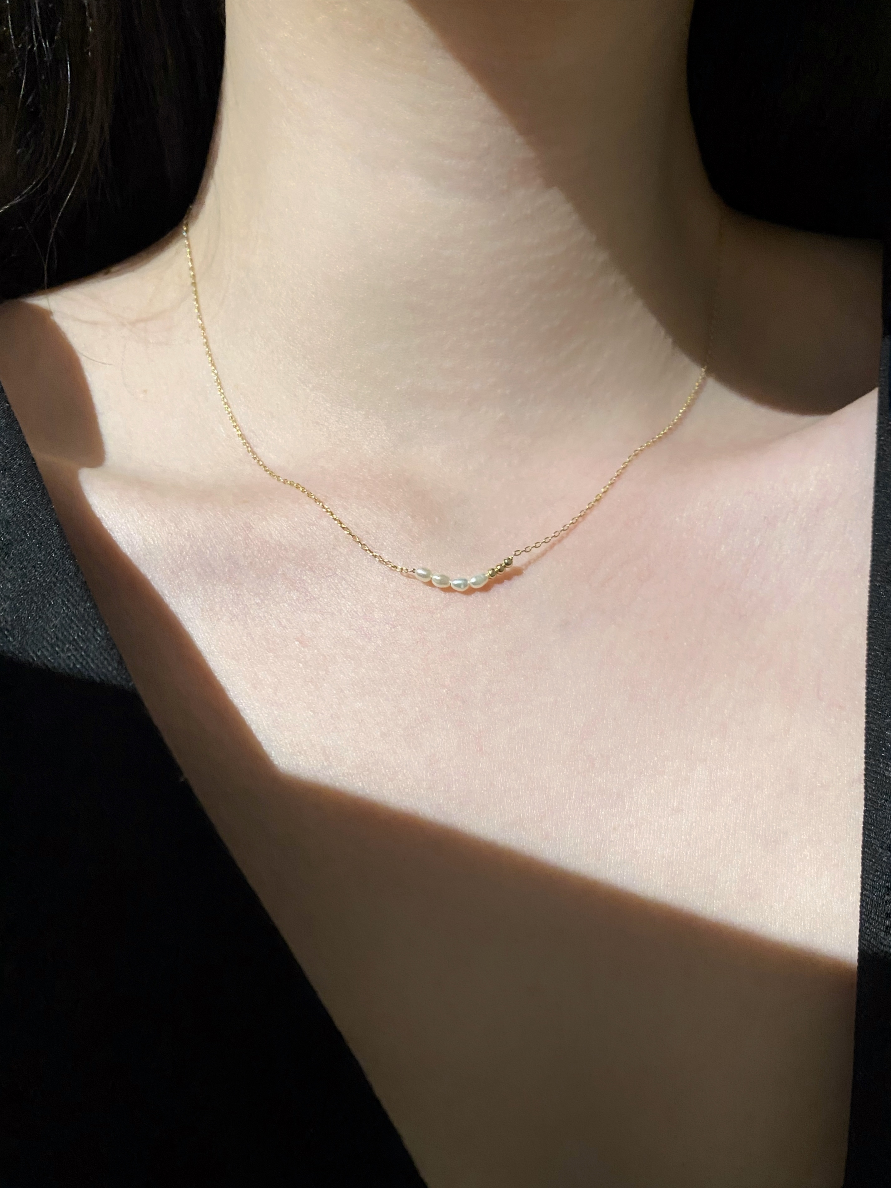 精緻不對稱微笑珍珠項鍊