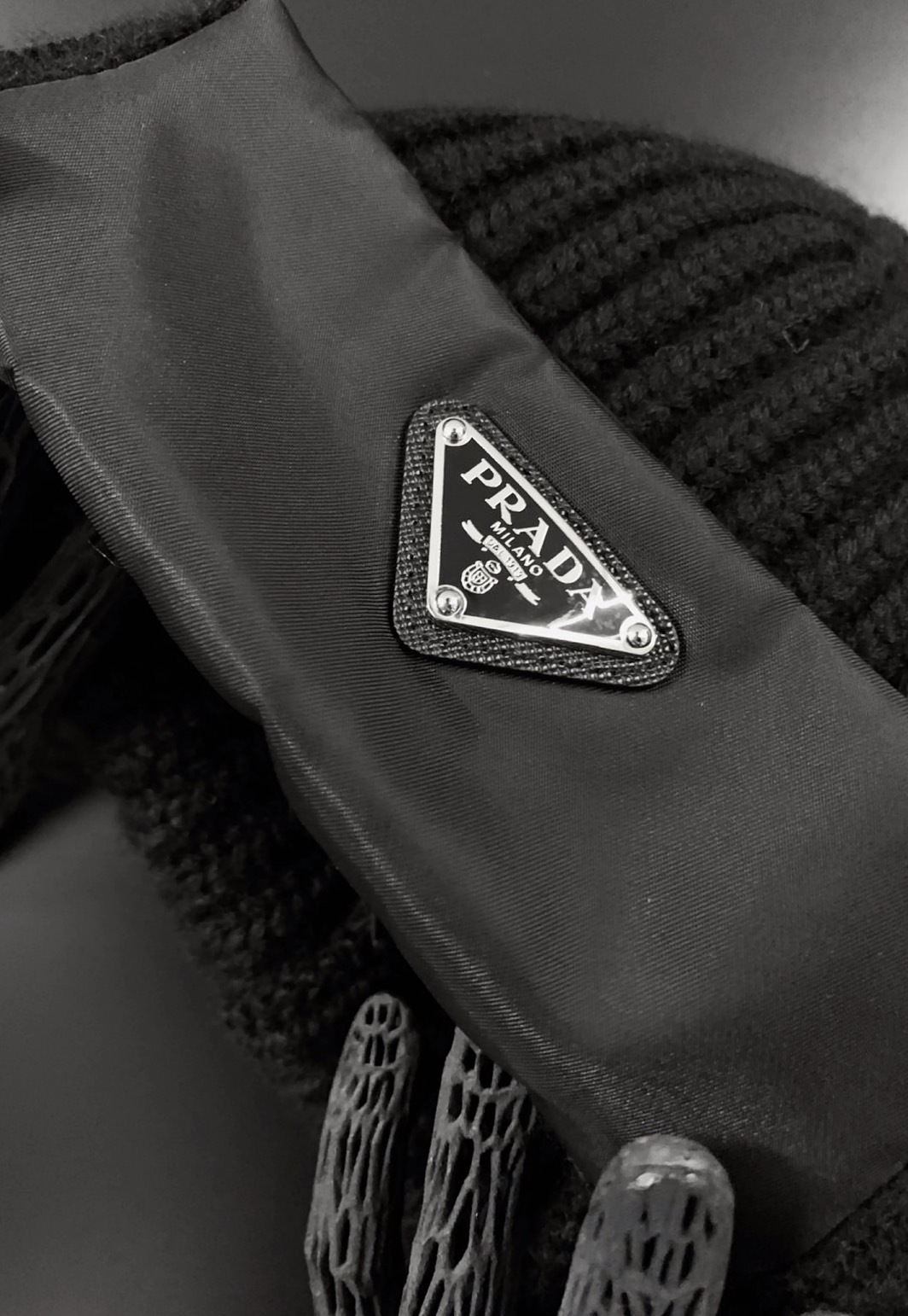 【PRADA】蔡徐坤同款 再生尼龍羊毛拼接帽 毛帽 UMD446-1WTO-F0002-S-202