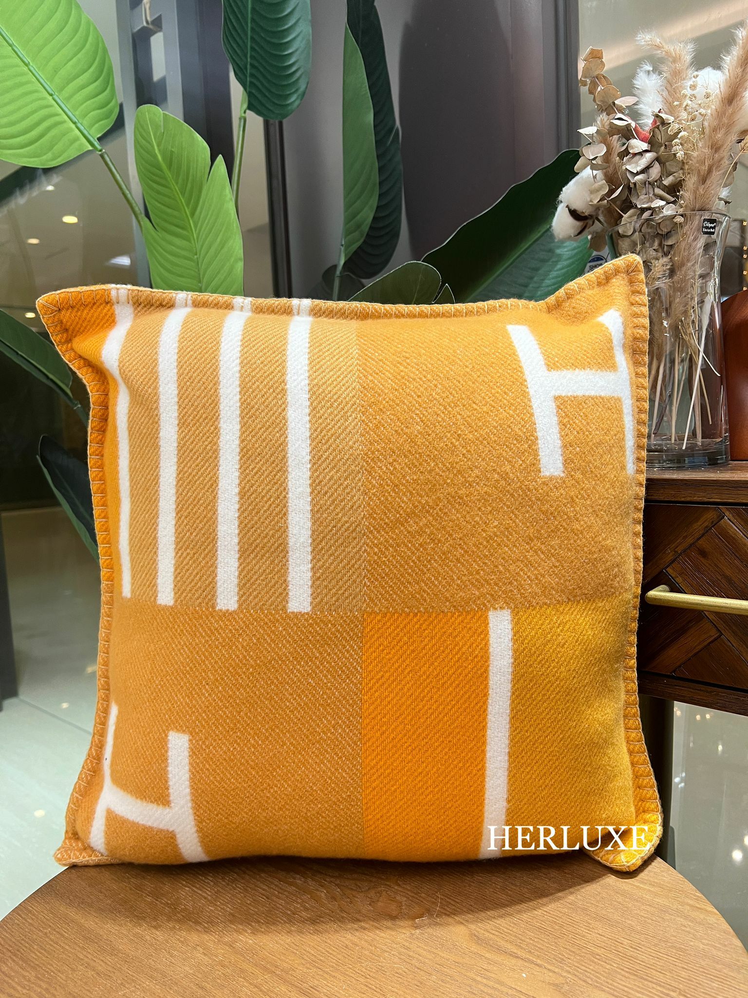 Cushion orange
