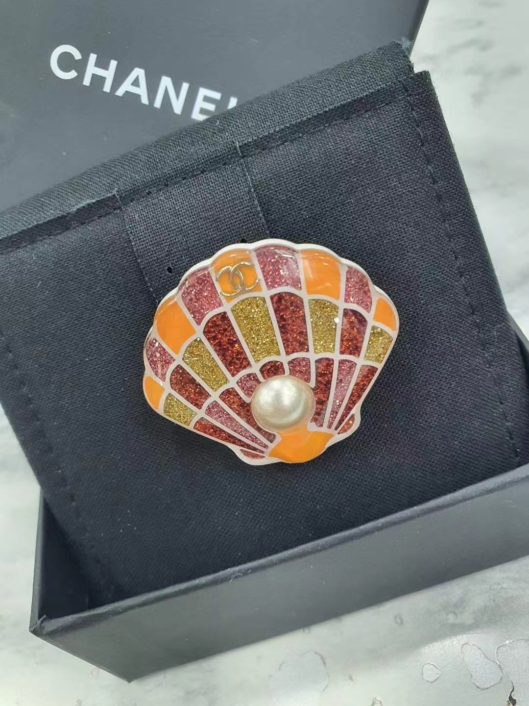 Chanel 特別款貝殼心口針 -M