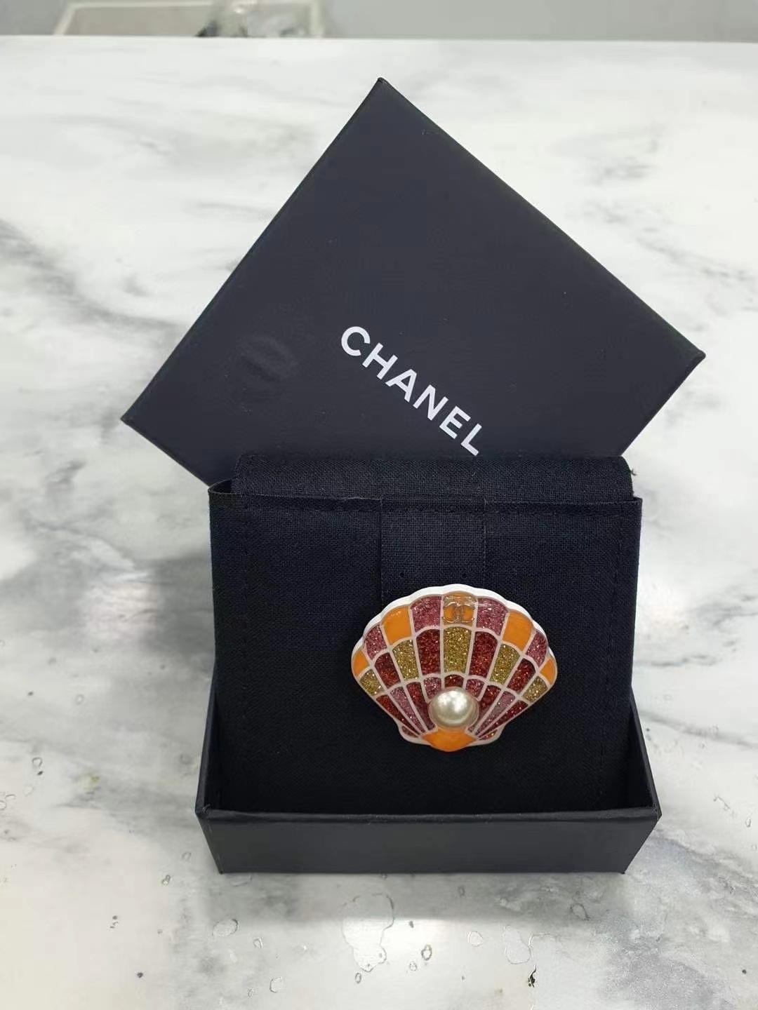 Chanel 特別款貝殼心口針 -M