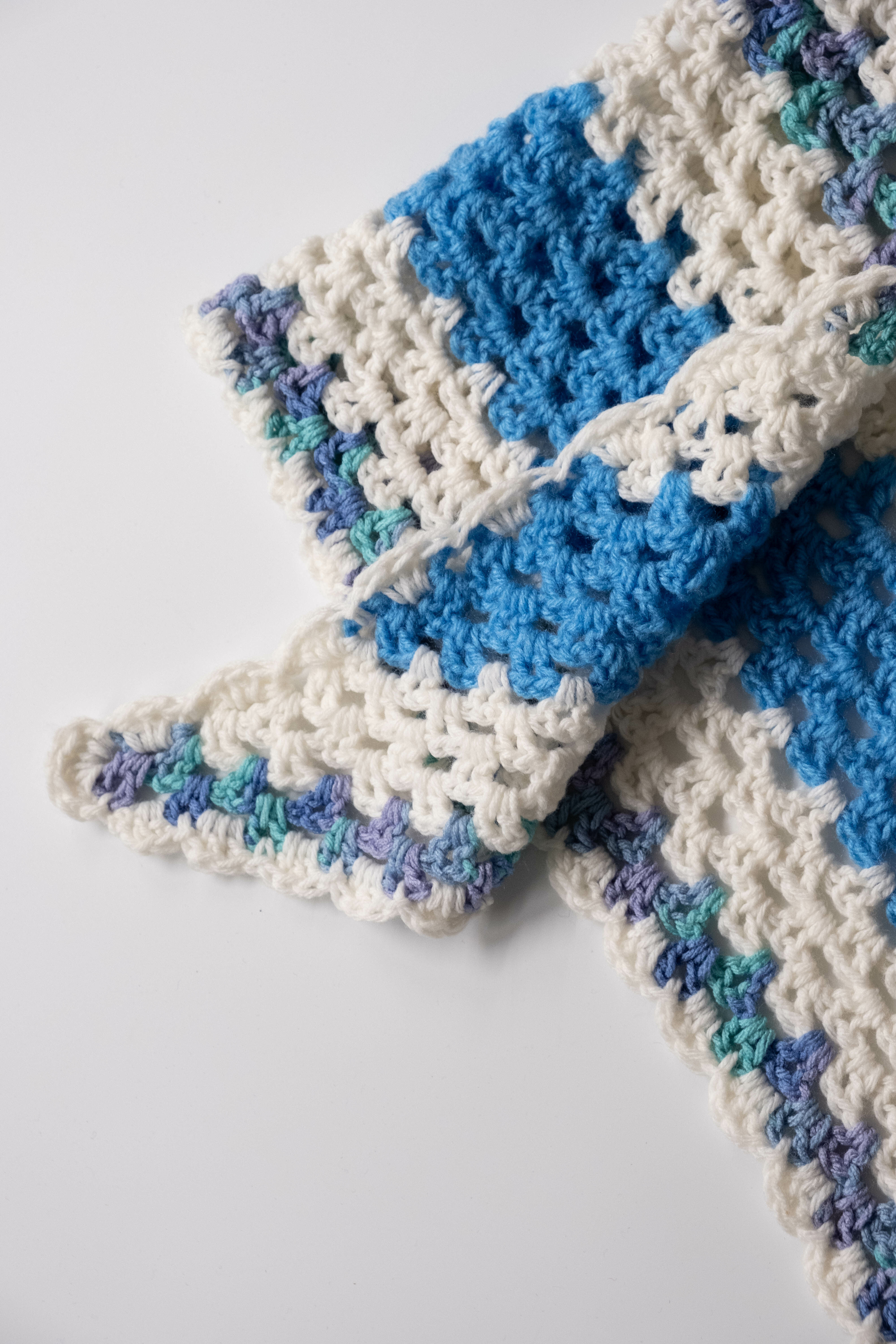 鉤織緹花三角披巾