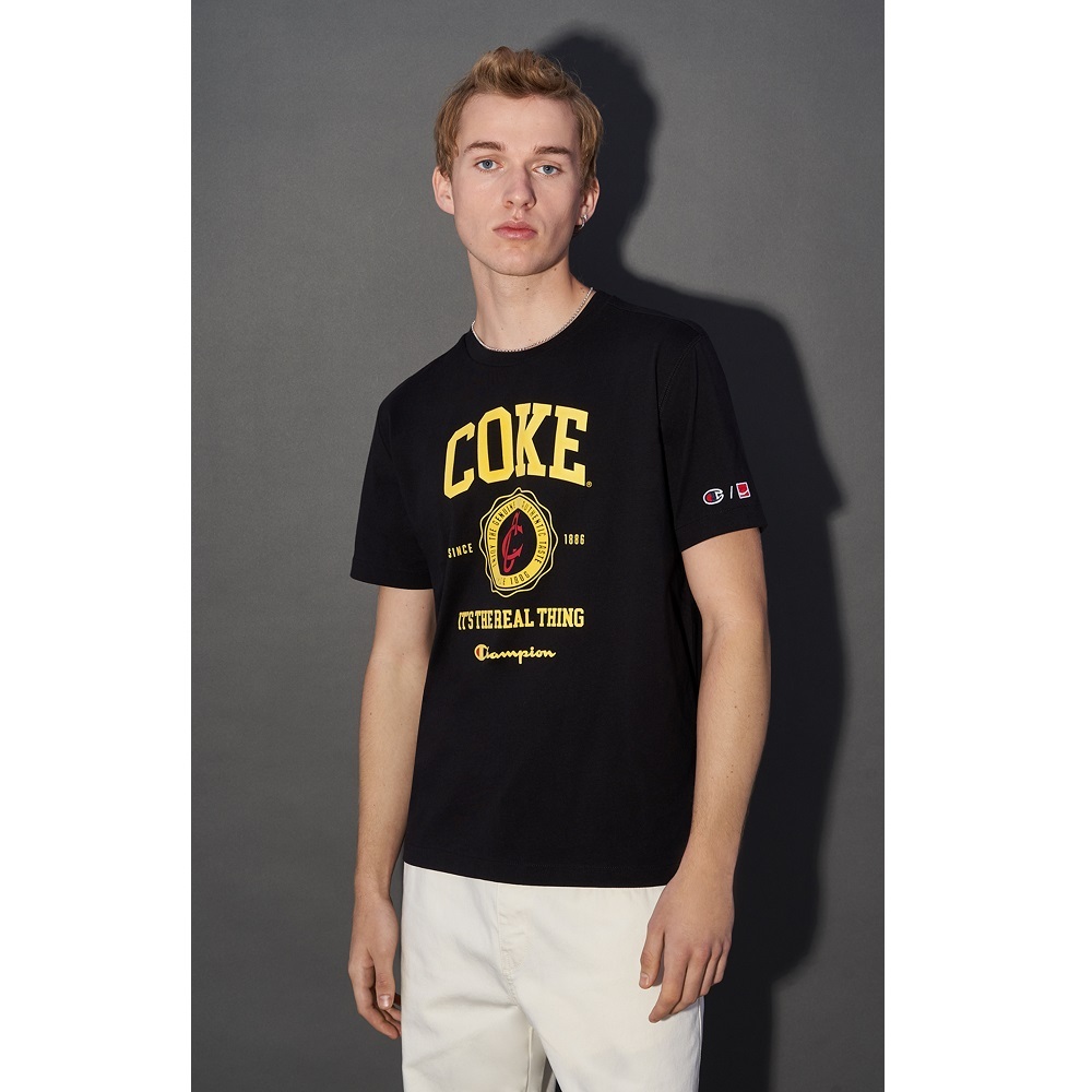 男款-Coca Cola x CHAMPION 印花短袖TEE-黑色（220183-KK001）