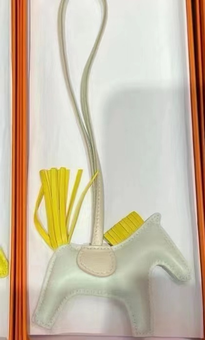 Hermes 米白色飛馬 -M