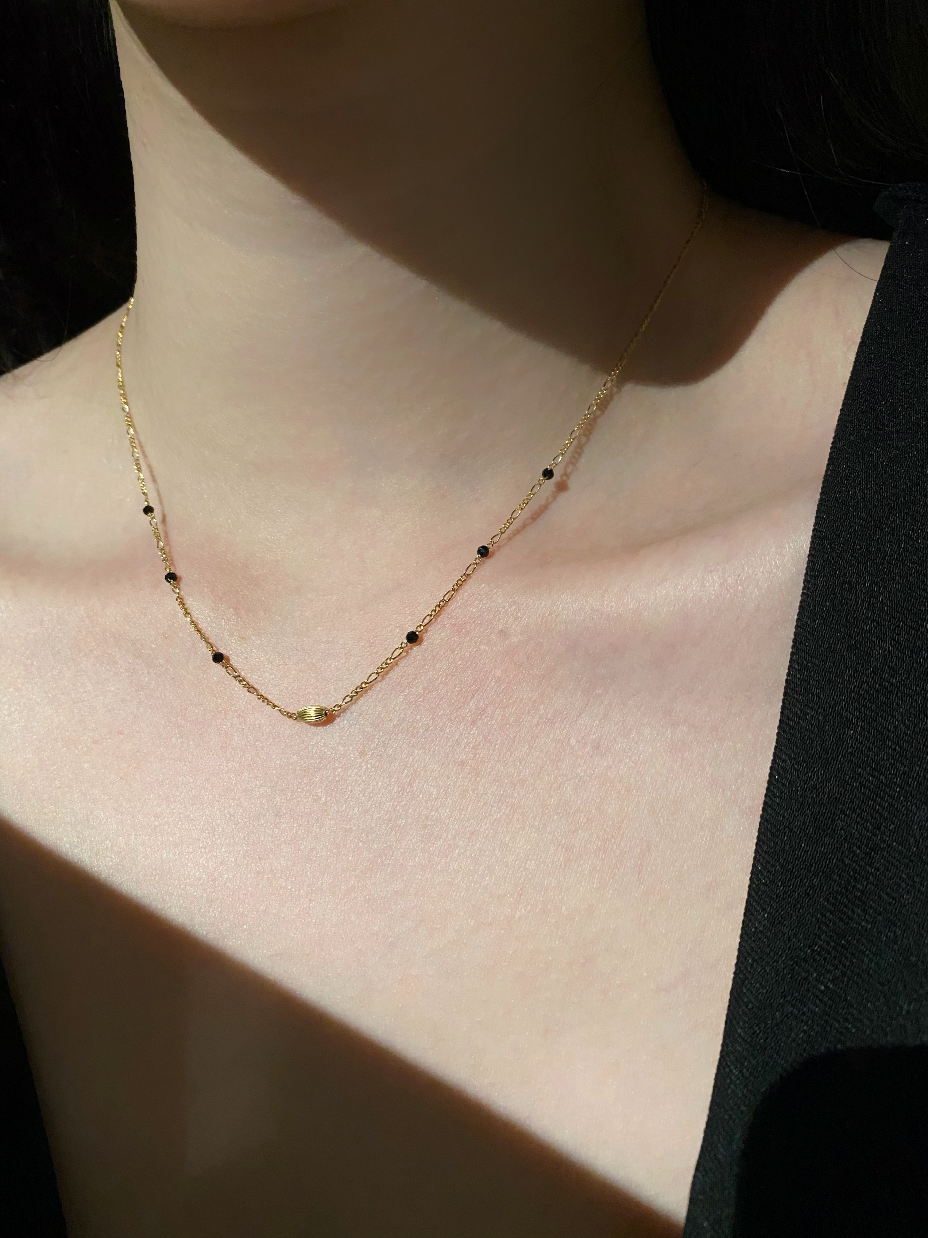 費加洛杏仁金管黑尖晶項鍊