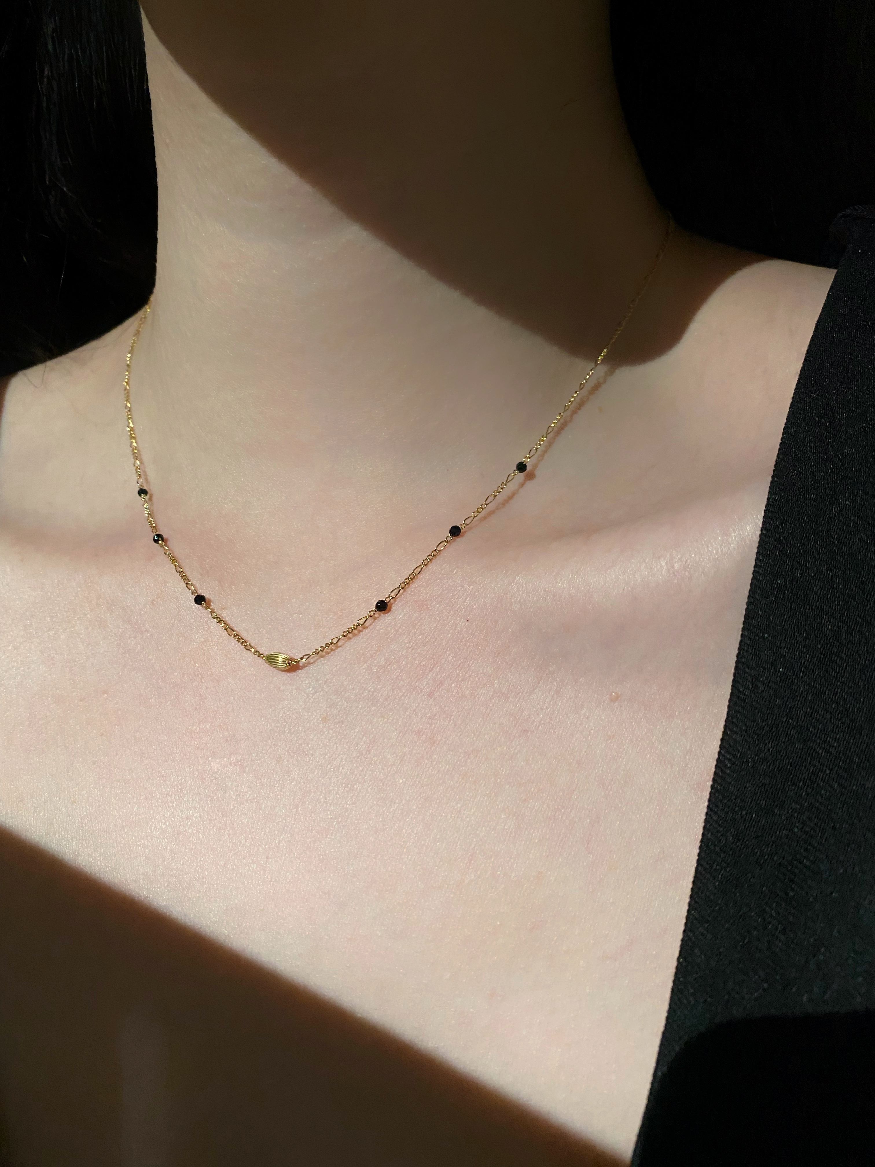 費加洛杏仁金管黑尖晶項鍊