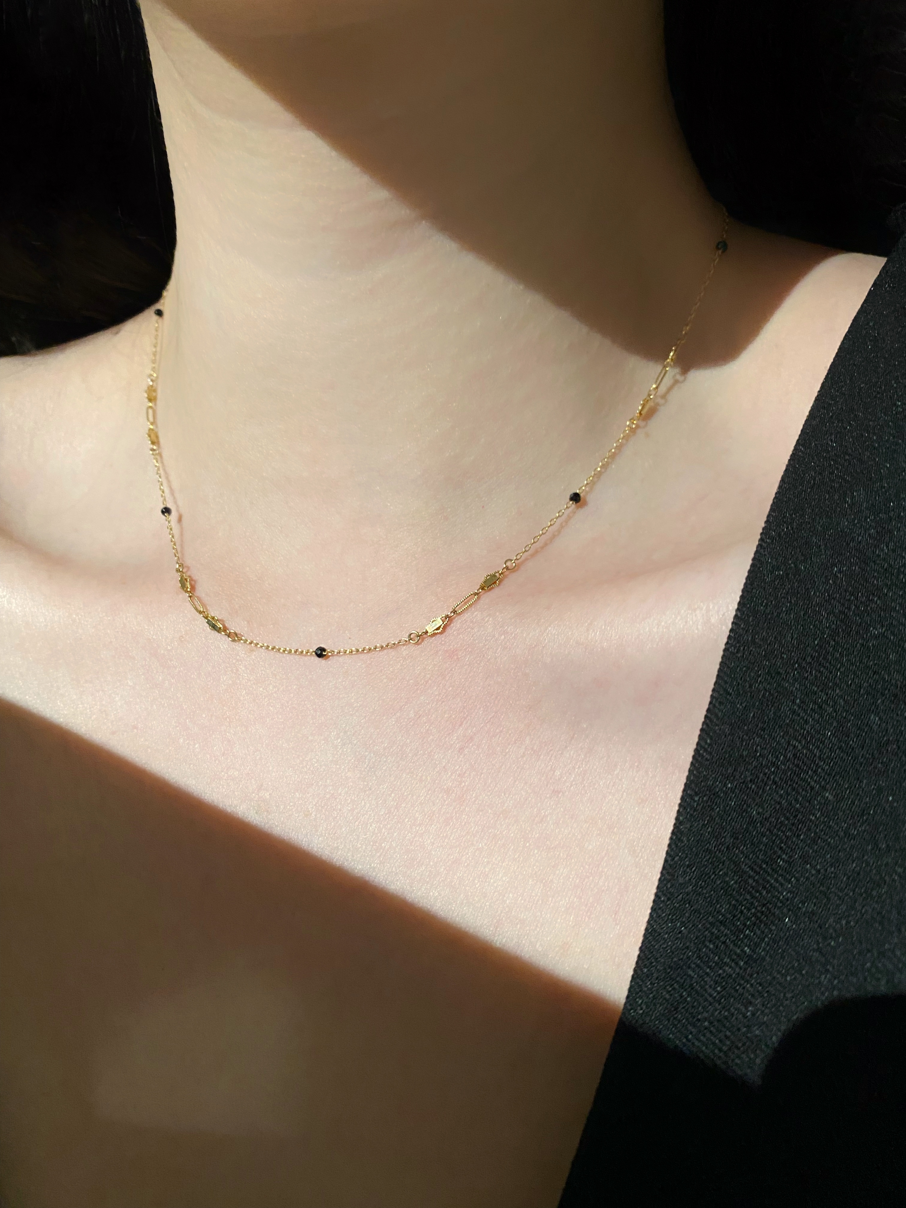 壓花雲朵間隔黑尖晶項鍊