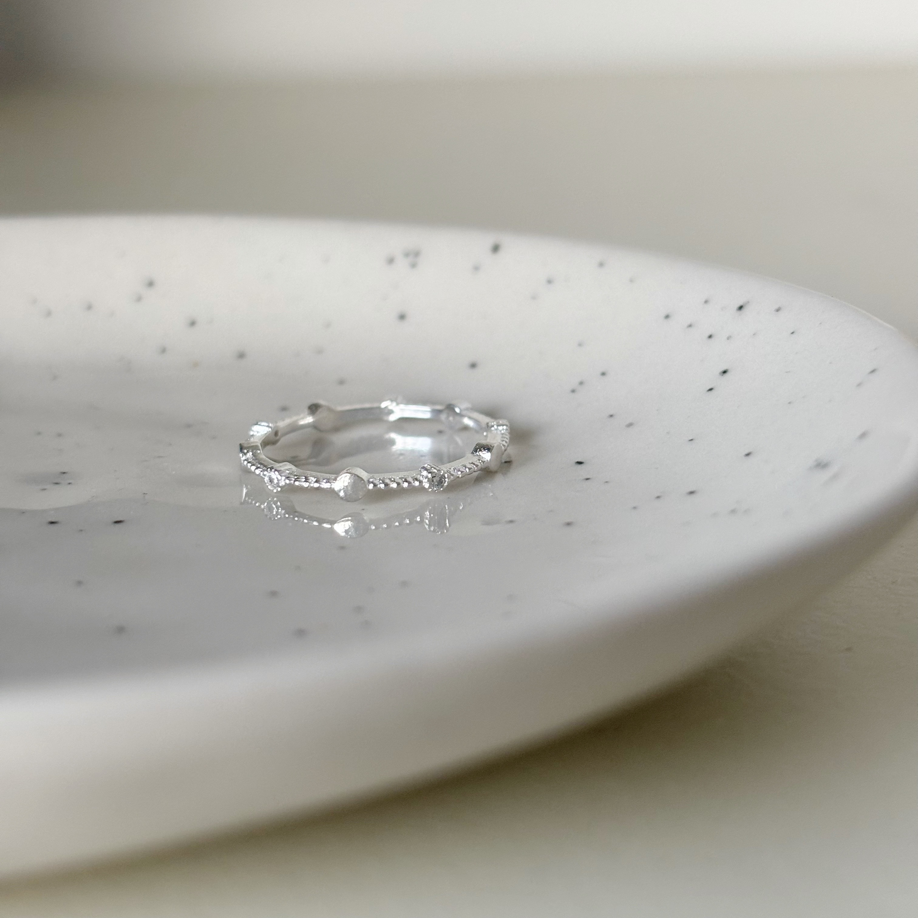 滾珠小圓片鋯石戒指