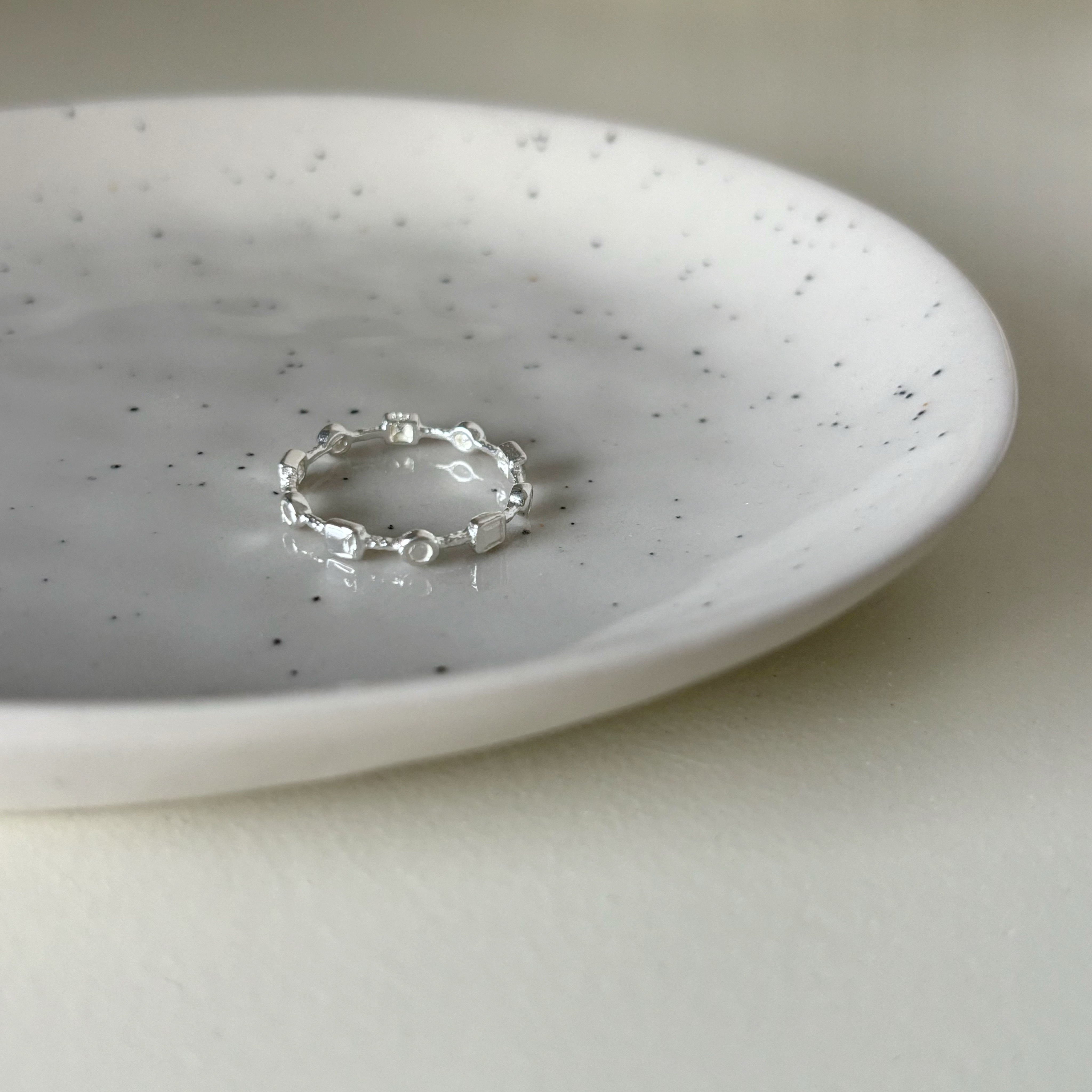 整圈方塊小圓戒指