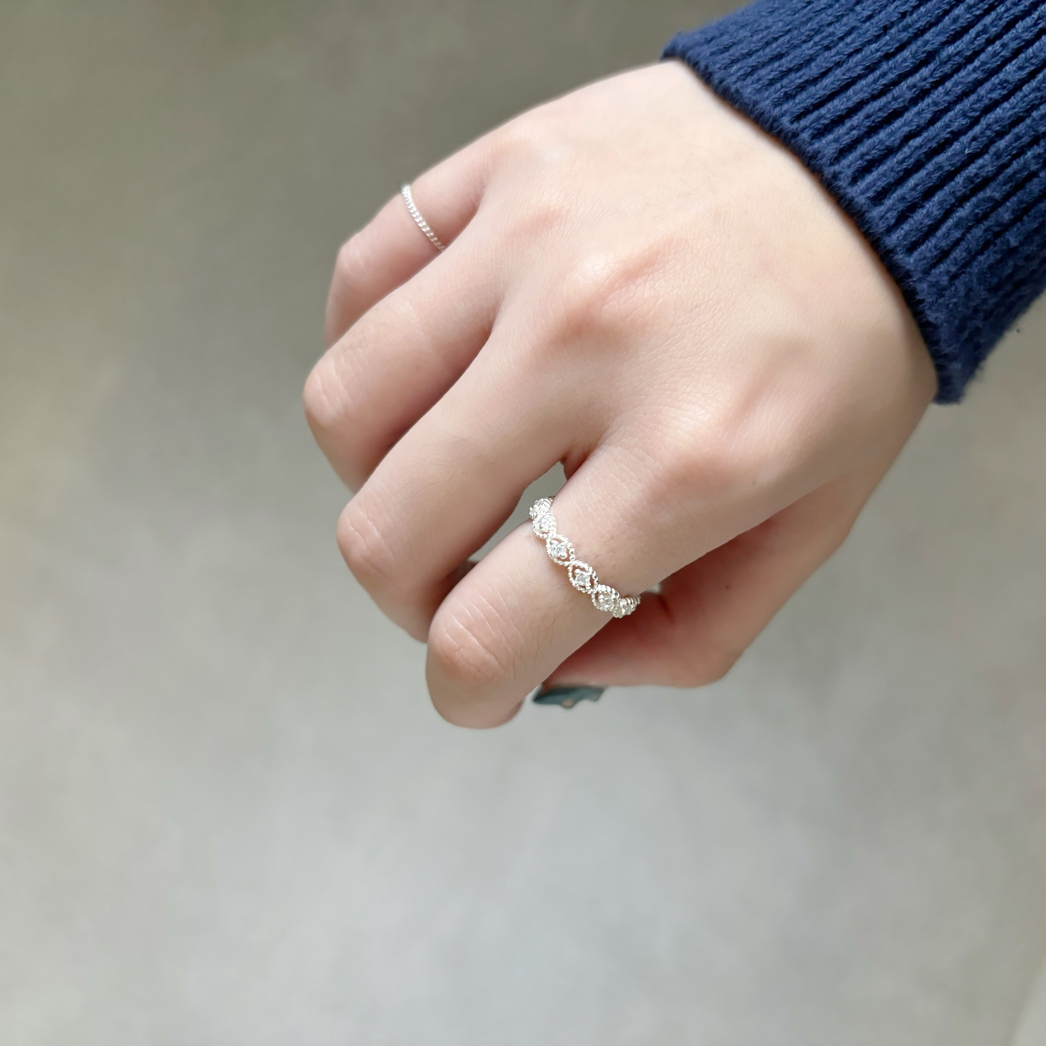 整圈簍空眼形鋯石戒指