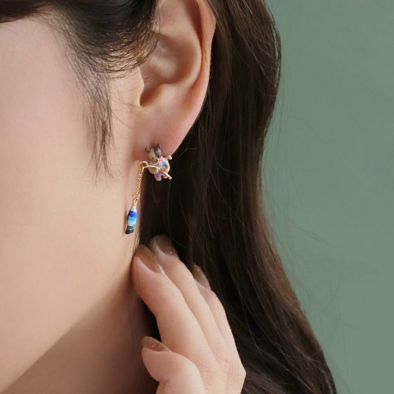 釣魚中的貓咪耳環