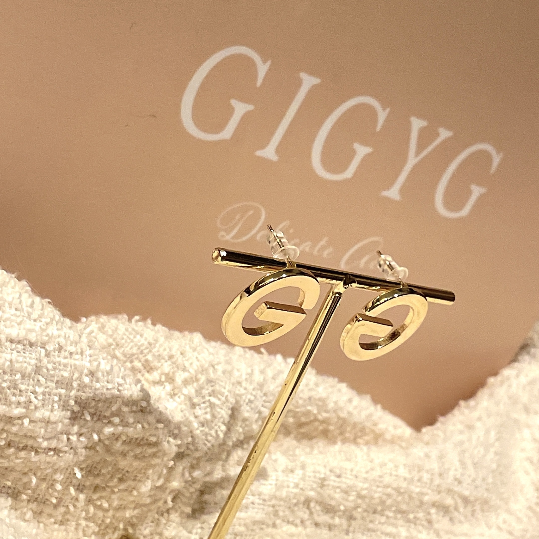 定製G 重磅質量英字母耳釘