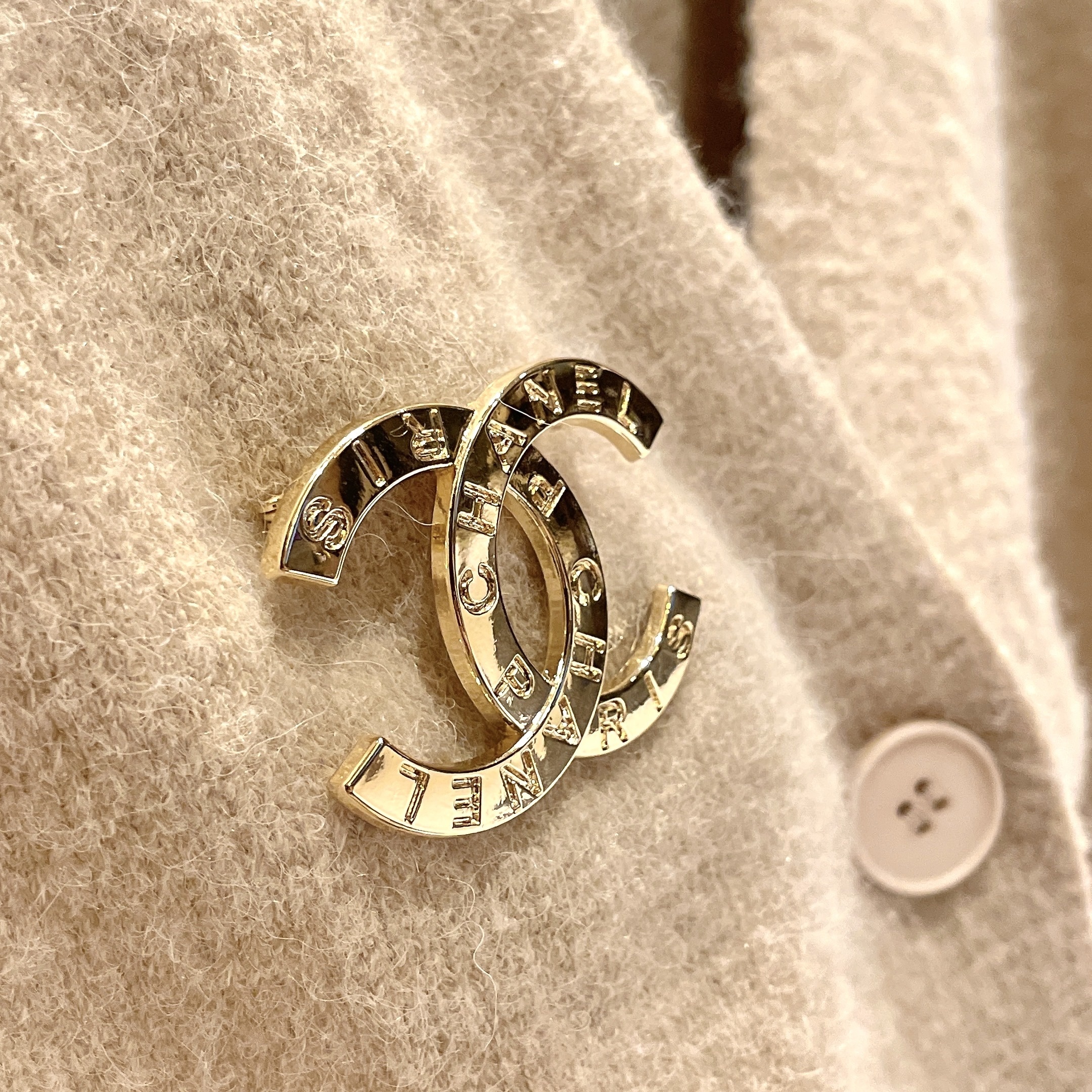 雙c滿版 logo定製胸針