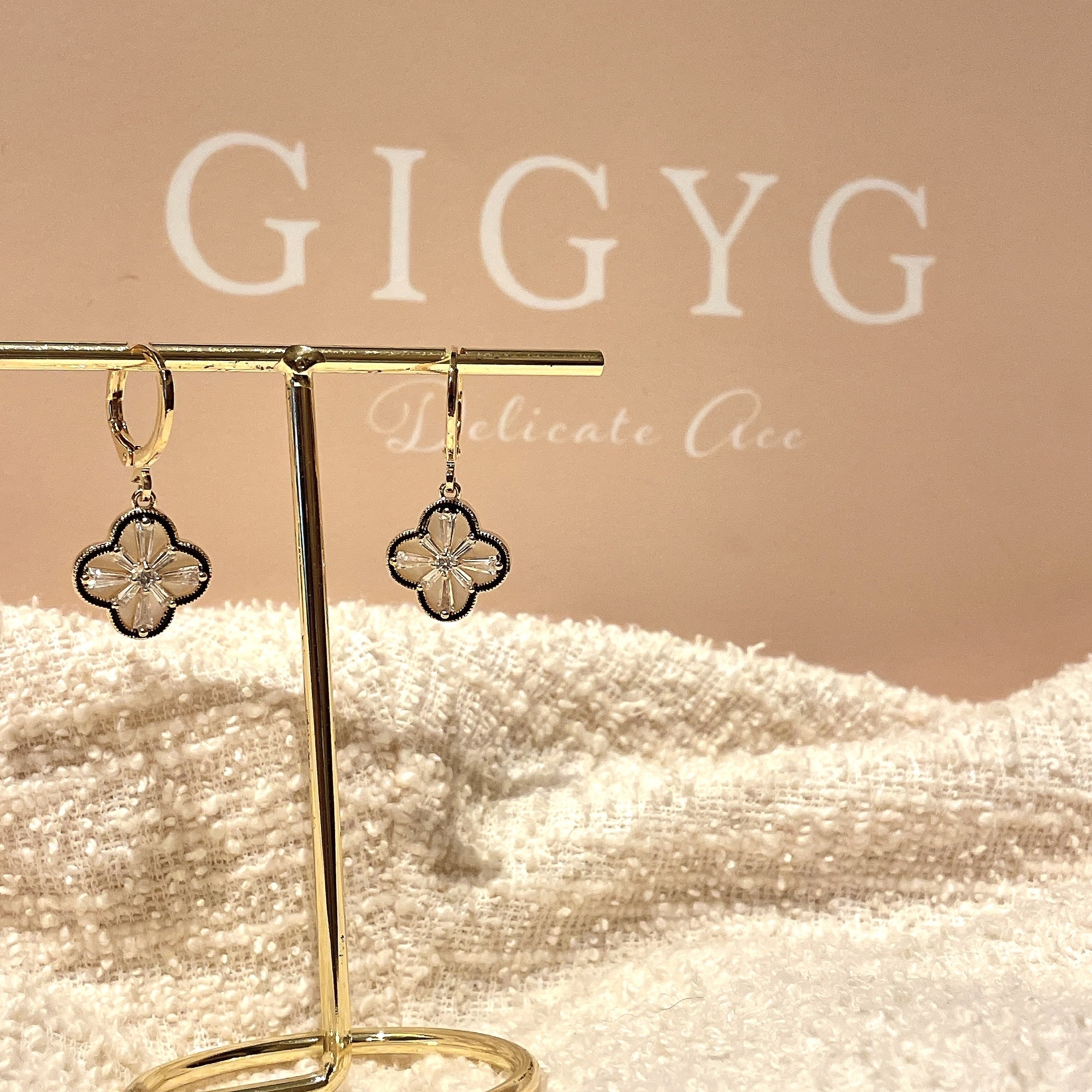 金透 高級白黑釉水鑽四葉草耳釦墜