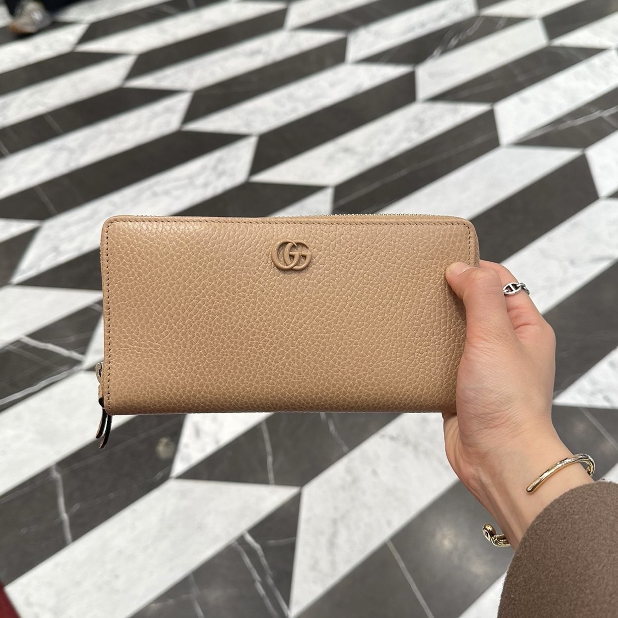 Outlet Gucci Zipped Wallet