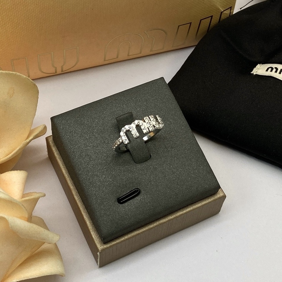 miumiu經典水鑽定製戒
